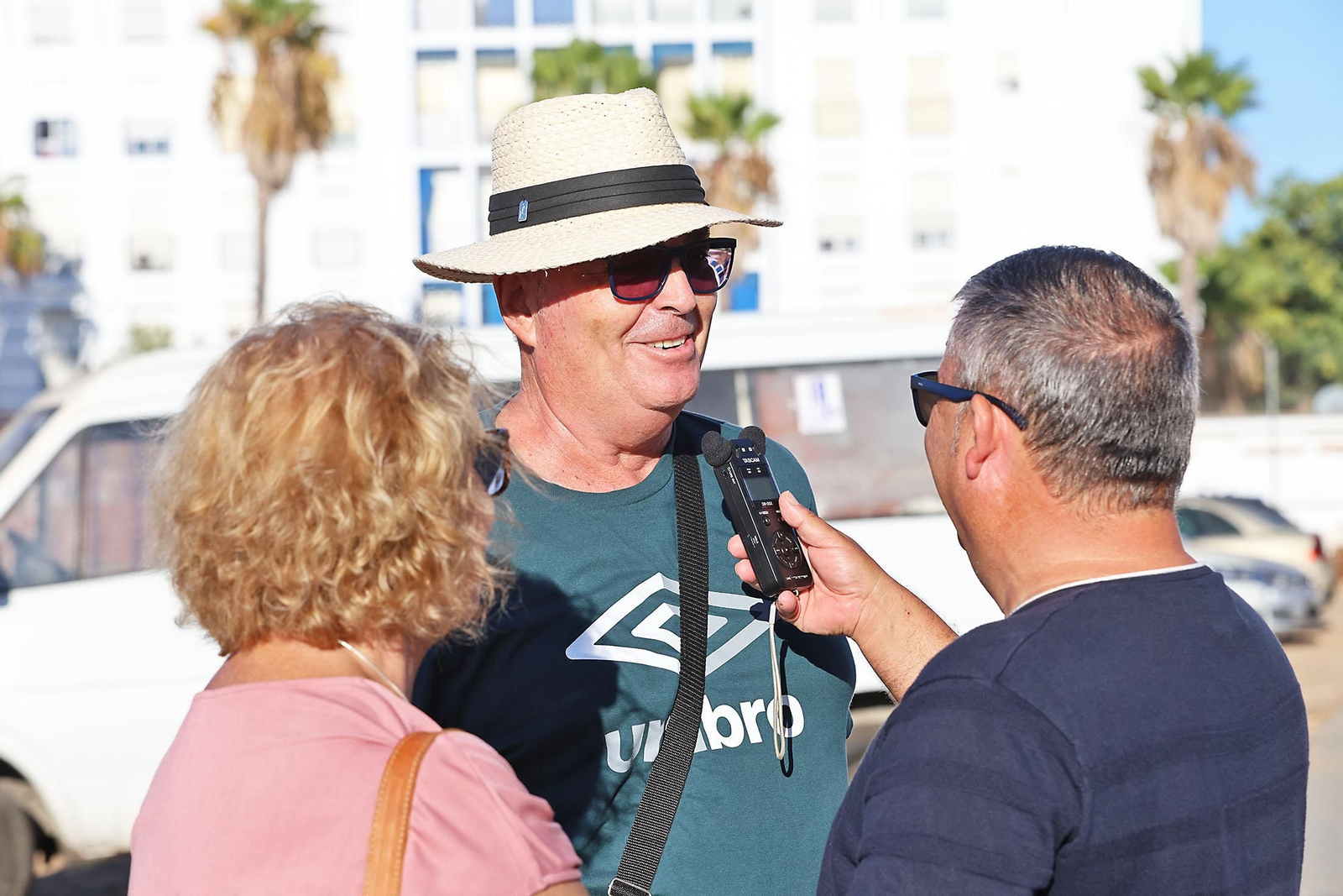 Imágenes de la inauguración del mural homenaje a Manuel Carrasco en Isla Cristina