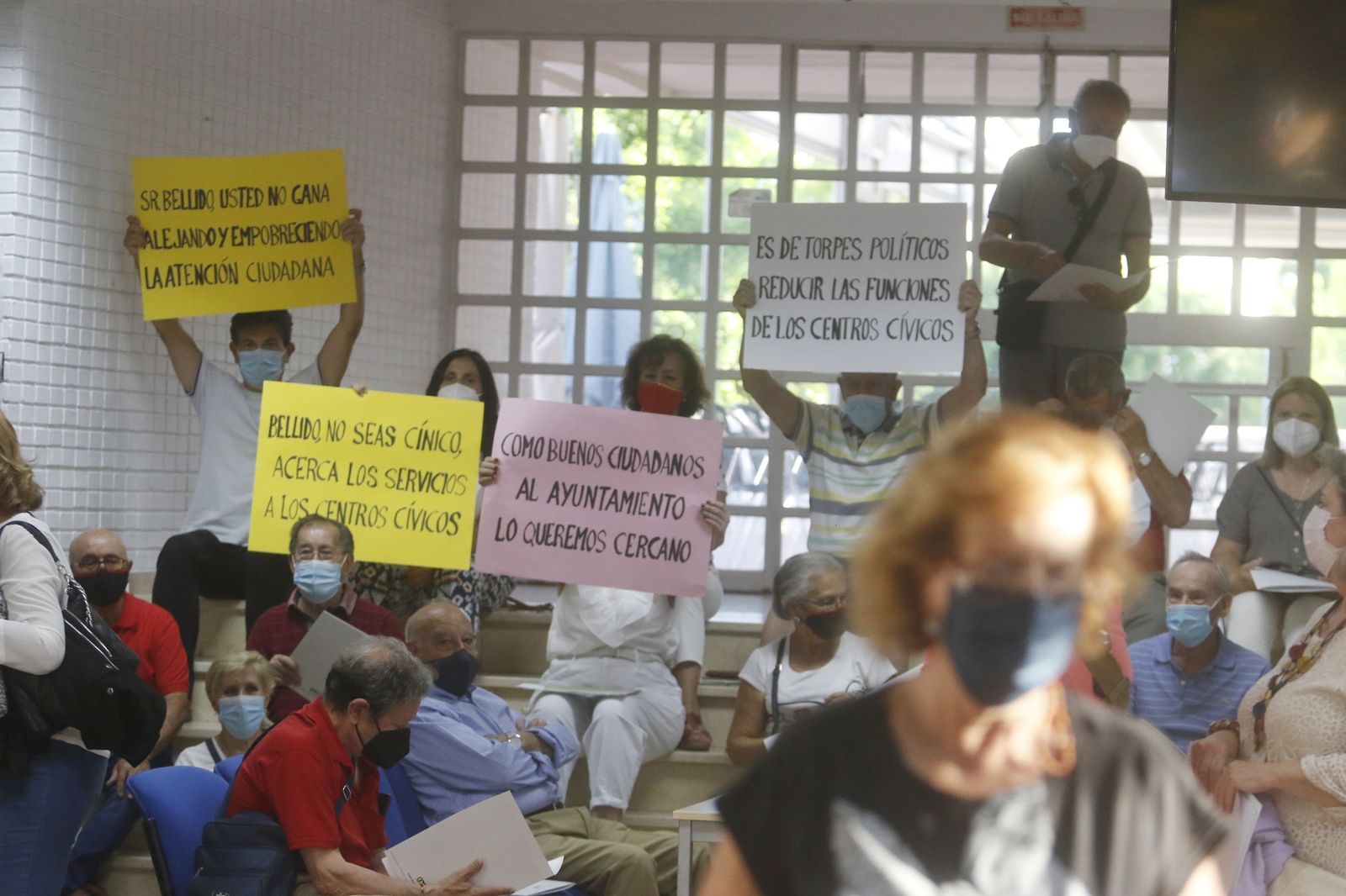 El encierro para exigir la apertura de los centros cívicos de Córdoba, en imágenes