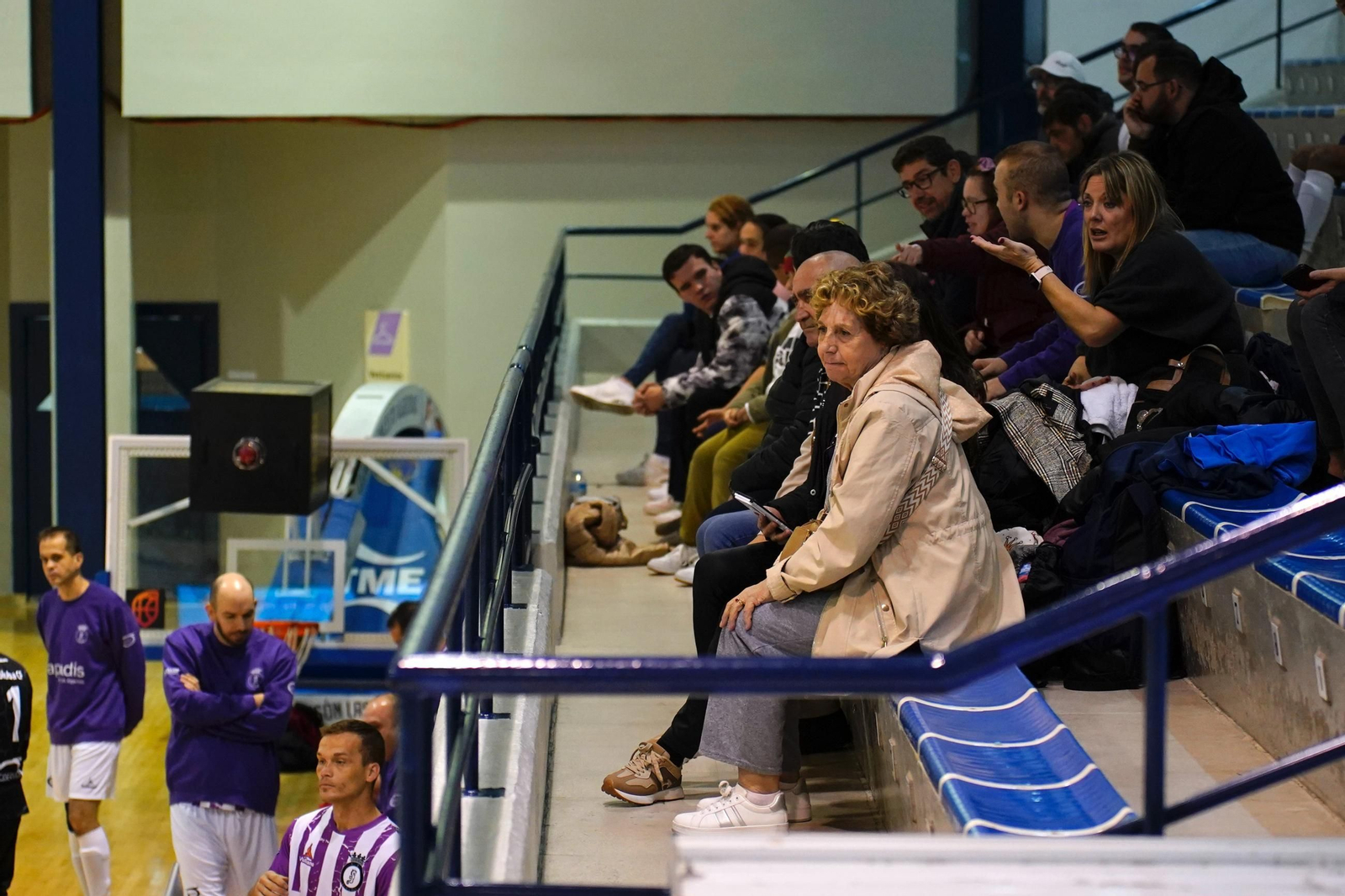 Desde las 9:00 hasta las 12:30. XXIII Torneo de Navidad de Fútbol Sala Apadis-Loluba C.F. para personas con discapacidad intelectual, en el Polideportivo ¿Ciudad de Algeciras-Dr. Juan Carlos Mateo¿. Lo suyo son fotos de grupos, pero también de partidos. Una galería: "Las fotos del XXIII Torneo de Navidad de Fútbol Sala para personas con discapacidad intelectual, en Algeciras" . .