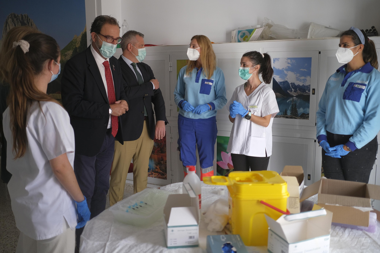 Carlos Bautista durante la visita a la residencia de las Hermanitas de los Pobres.