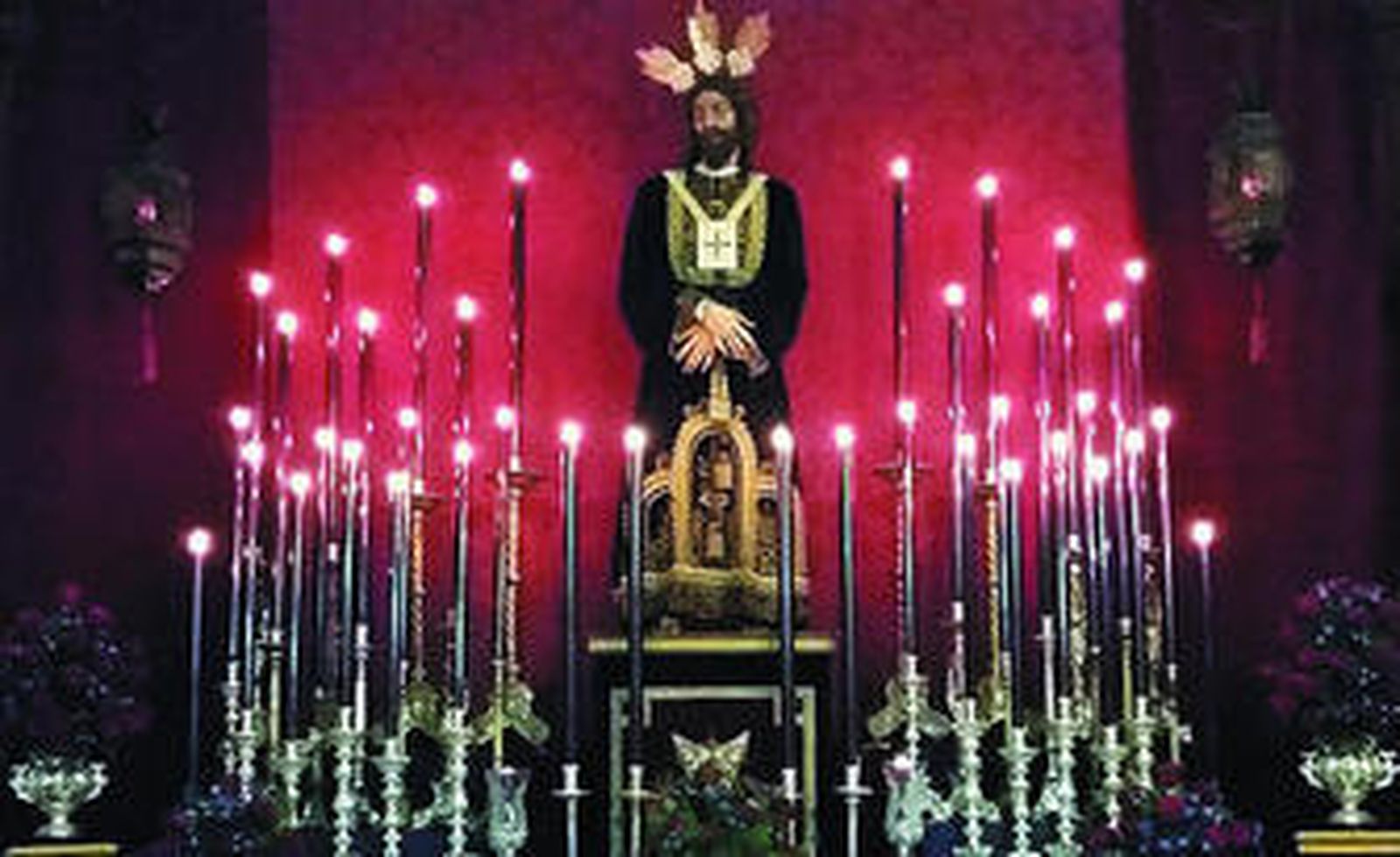 Altar de los cultos extraordinarios celebrados en honor del Señor Cautivo.