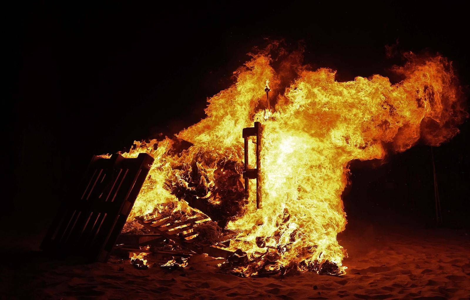 Fotos de la noche de San Juan en la playa de Getares