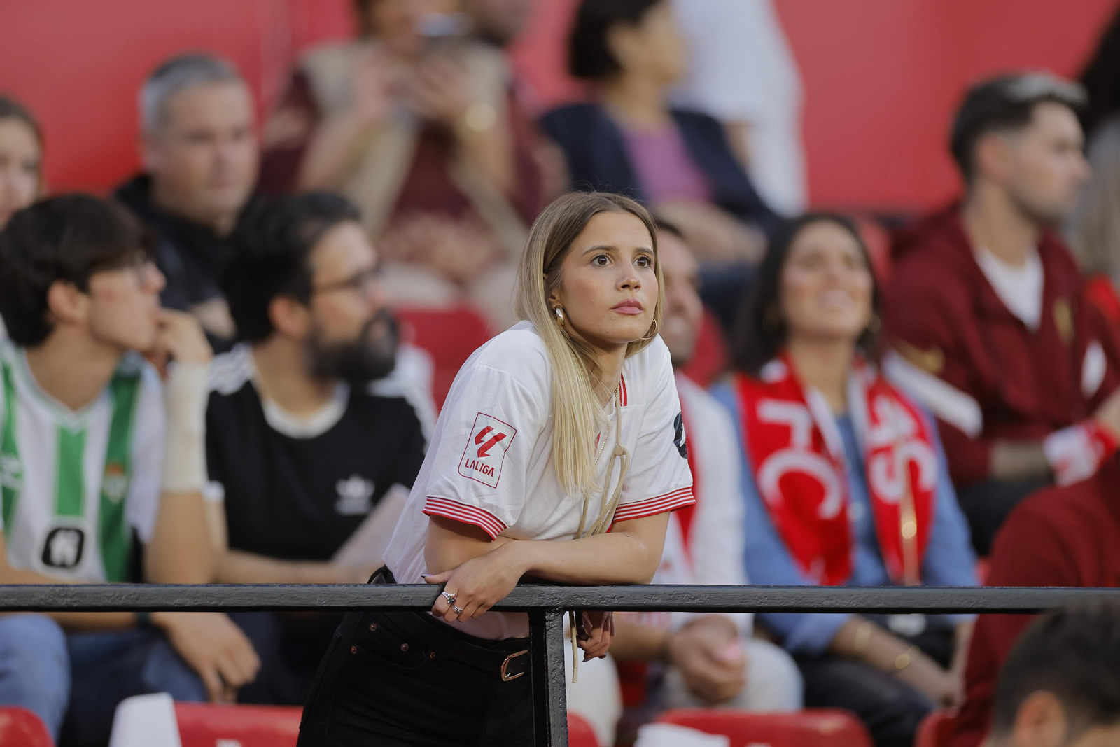 Búscate en las fotos del Sevilla-Betis