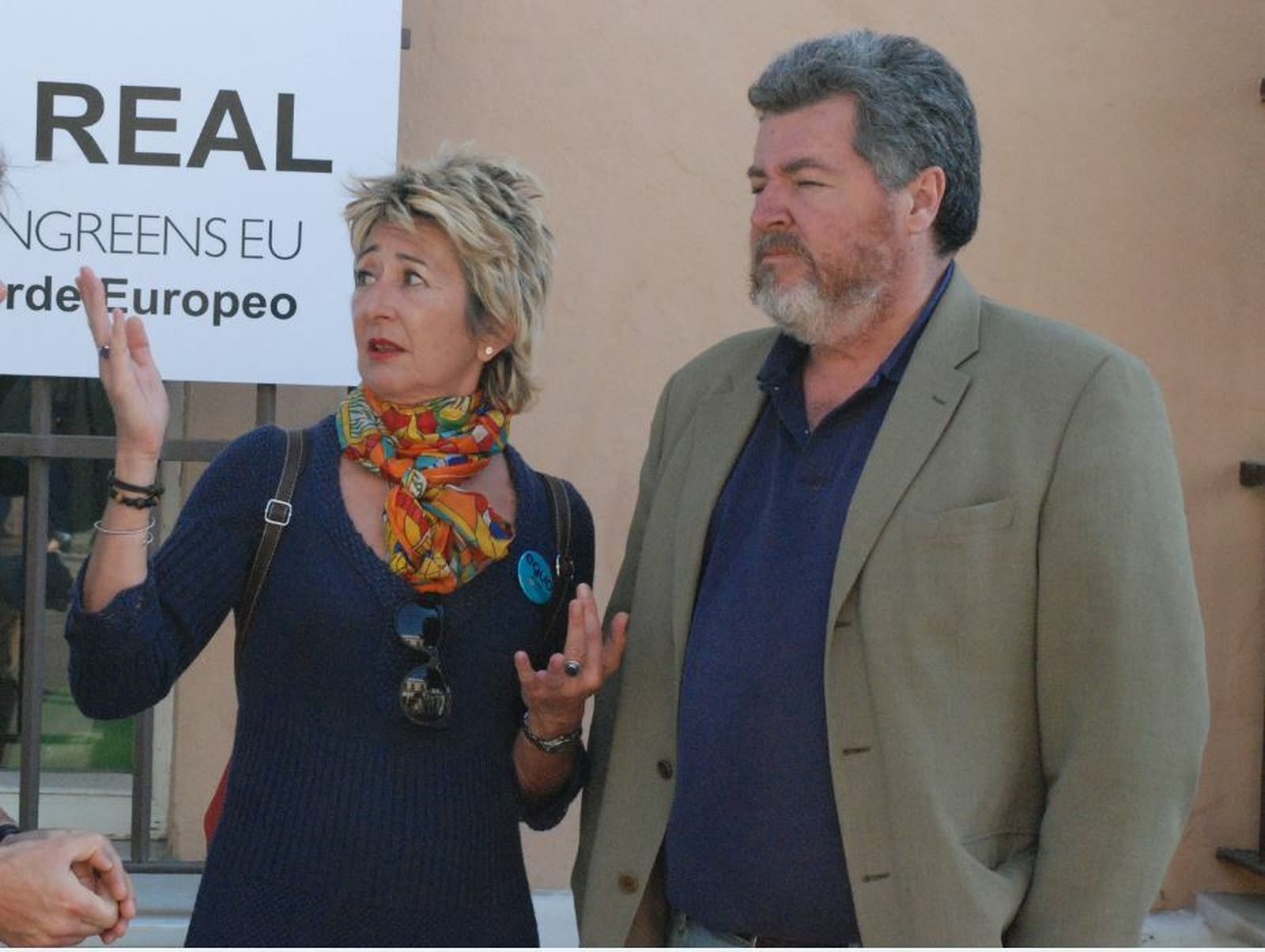 María Merello junto a Juantxo López de Uralde, ambos en la lista negra