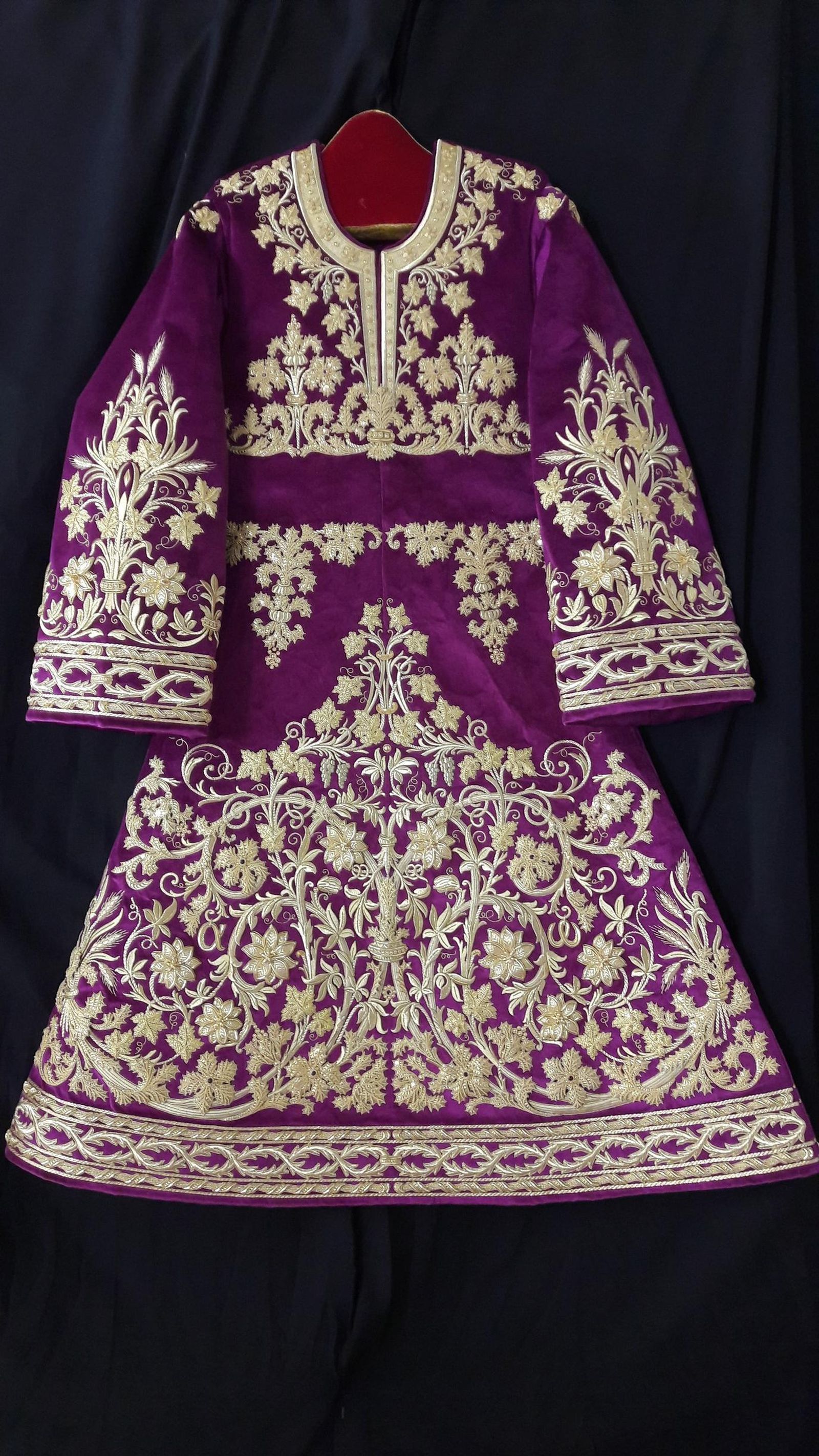 Las imágenes de la túnica del centenario el Señor de Pasión