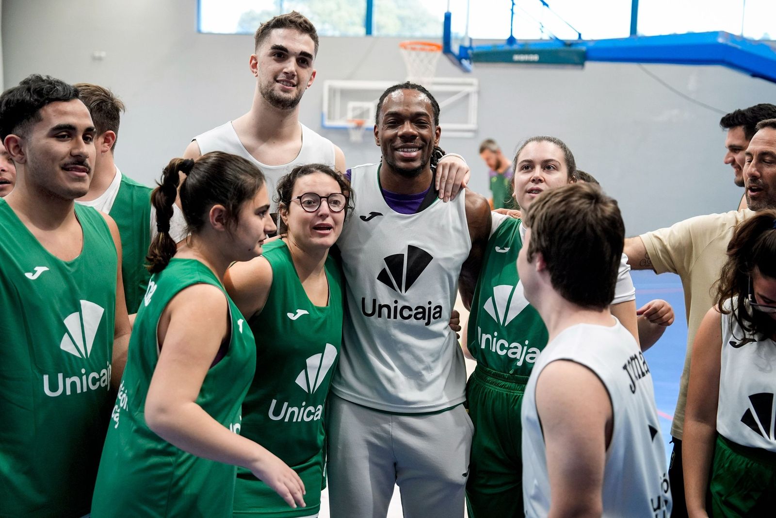 Perry, con componentes del equipo.