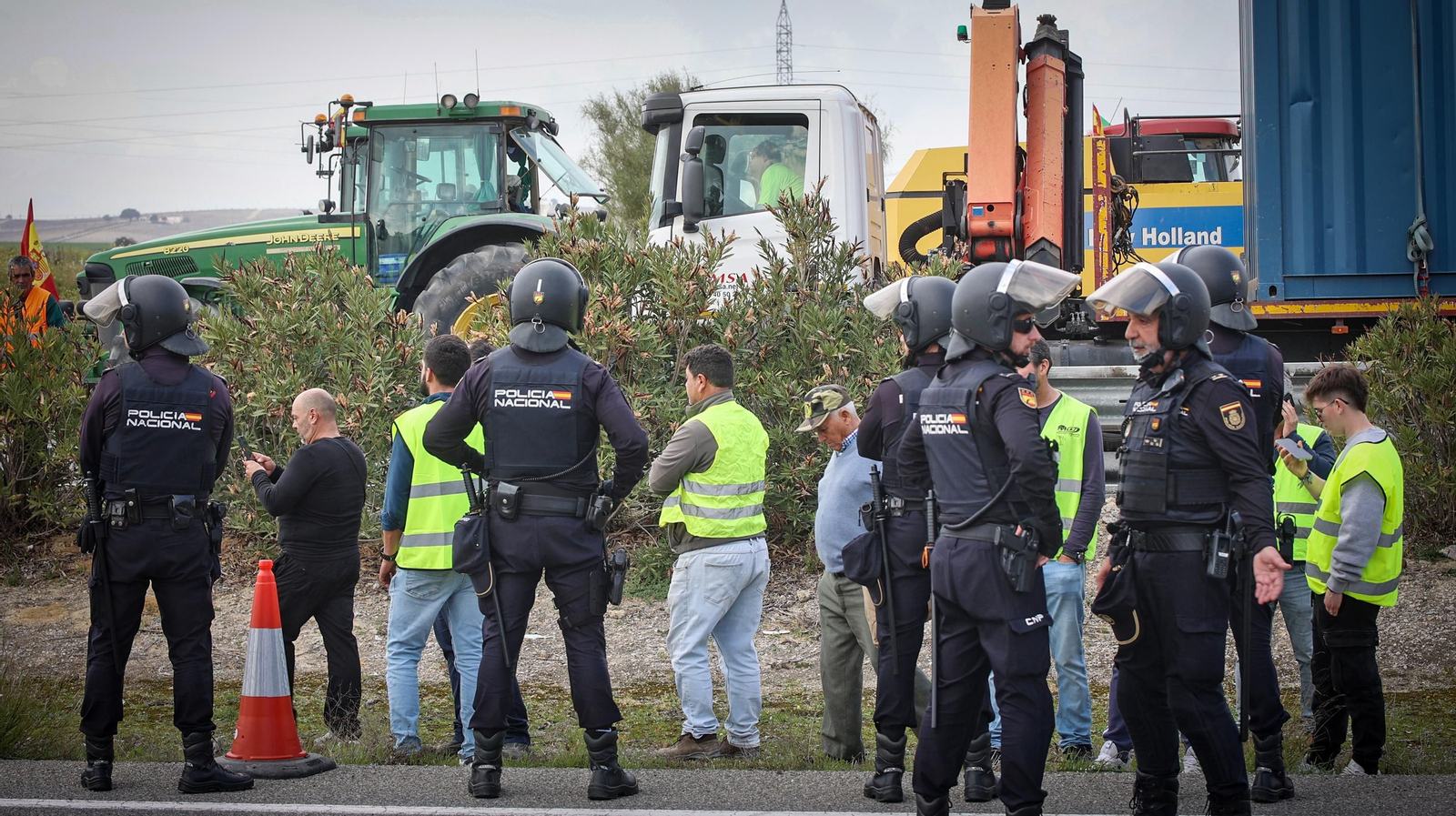 Mucha policía y pocos tractores