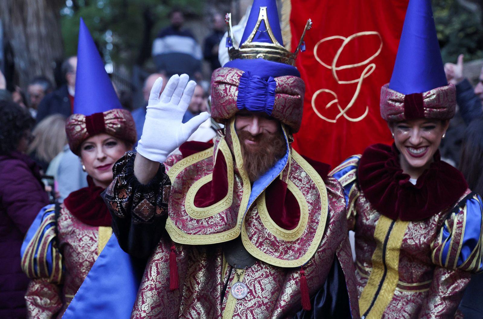 Los Reyes Magos llenan Málaga de ilusión tras la lluvia