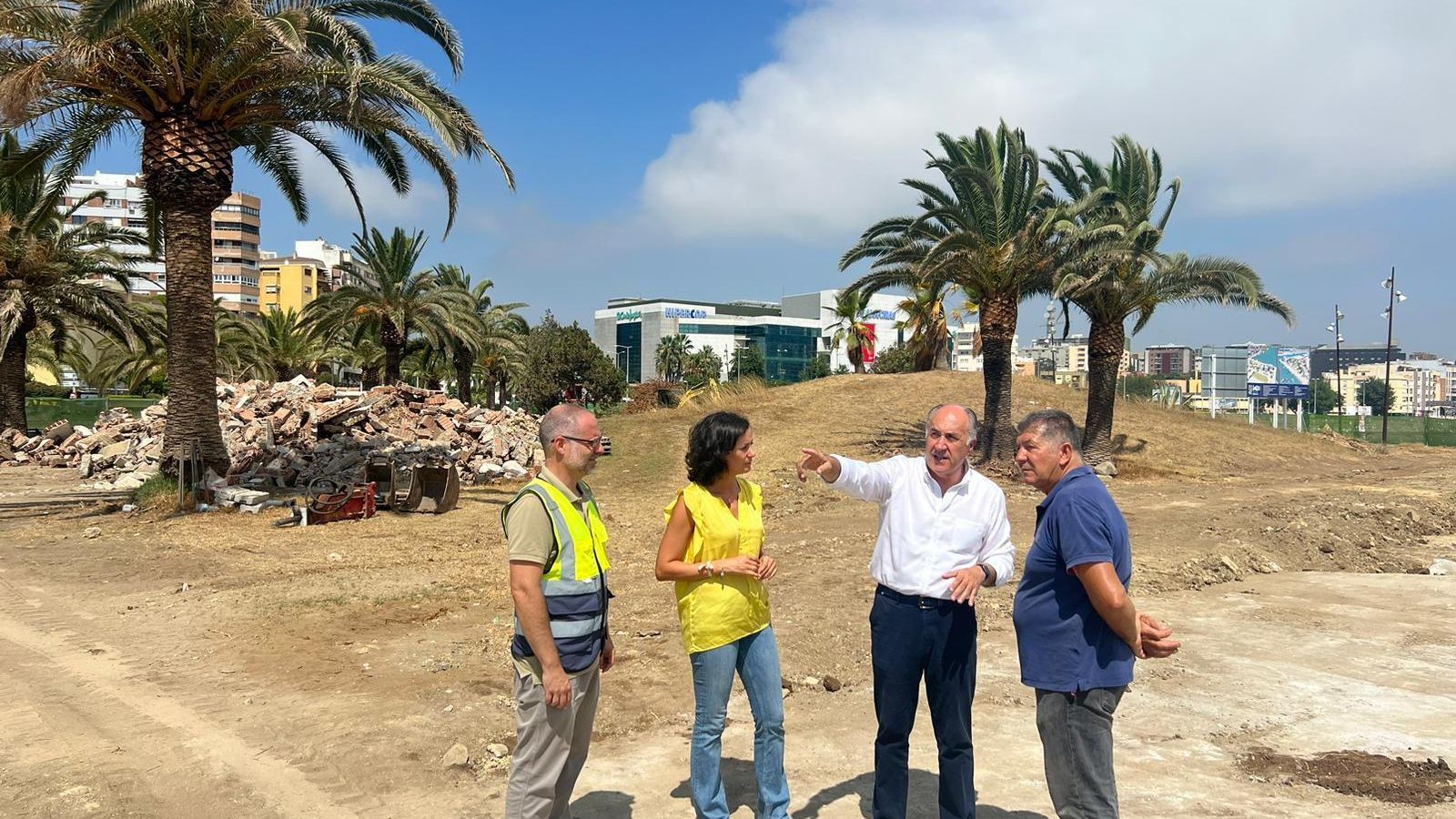 José Ignacio Landaluce y Yéssica Rodríguez, en las obras del Llano Amarillo.