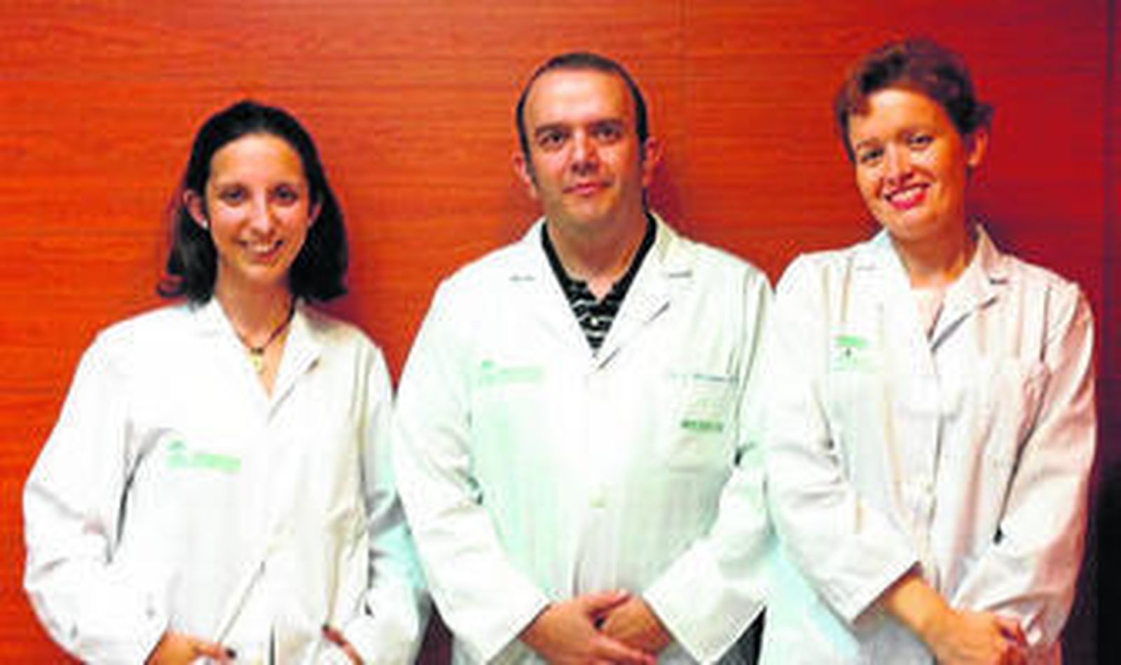 Samuel Romero junto a Beatriz Mata y Beatriz Oda-Plasencia.