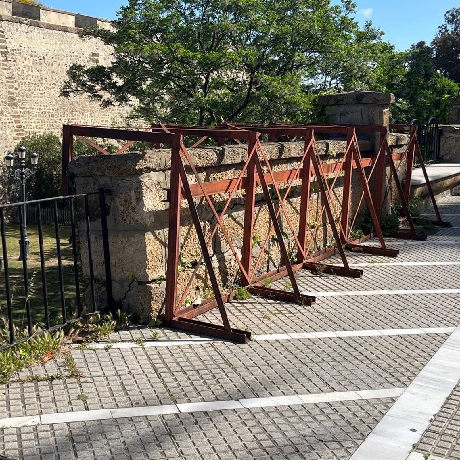 Ahí está viendo pasar el tiempo