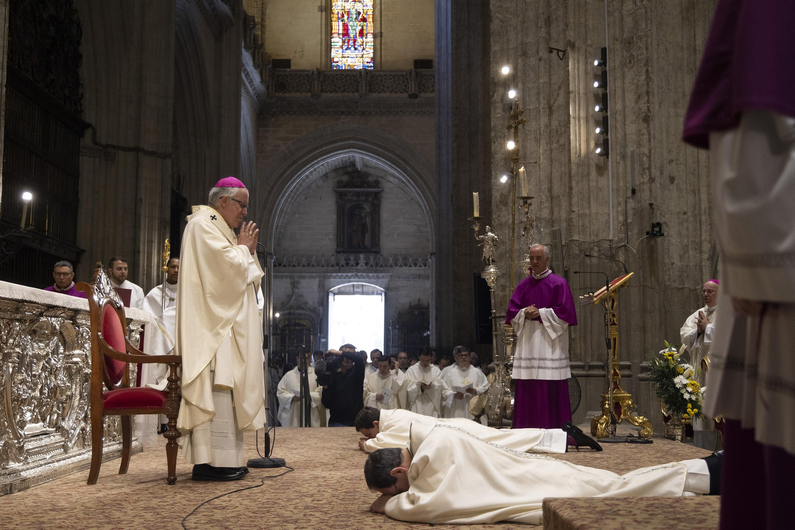 La ordenación episcopal de los dos nuevos obispos auxiliares de Sevilla, Teodoro León y Ramón Valdivia