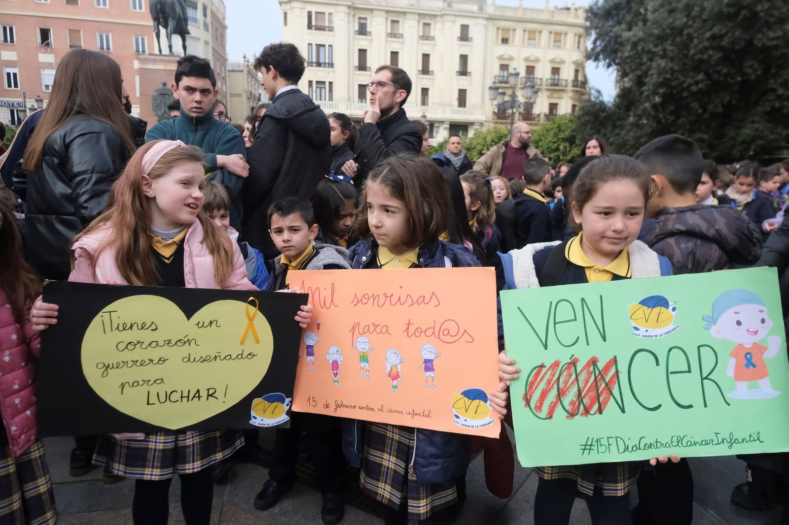 Córdoba celebra el Día del Cáncer Infantil con una marcha con cientos de escolares
