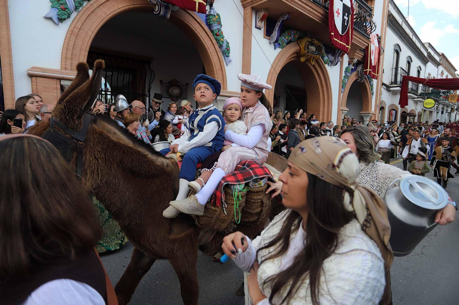 Imágenes del gran ambiente en la Feria Medieval de Palos de la Frontera, Huelva