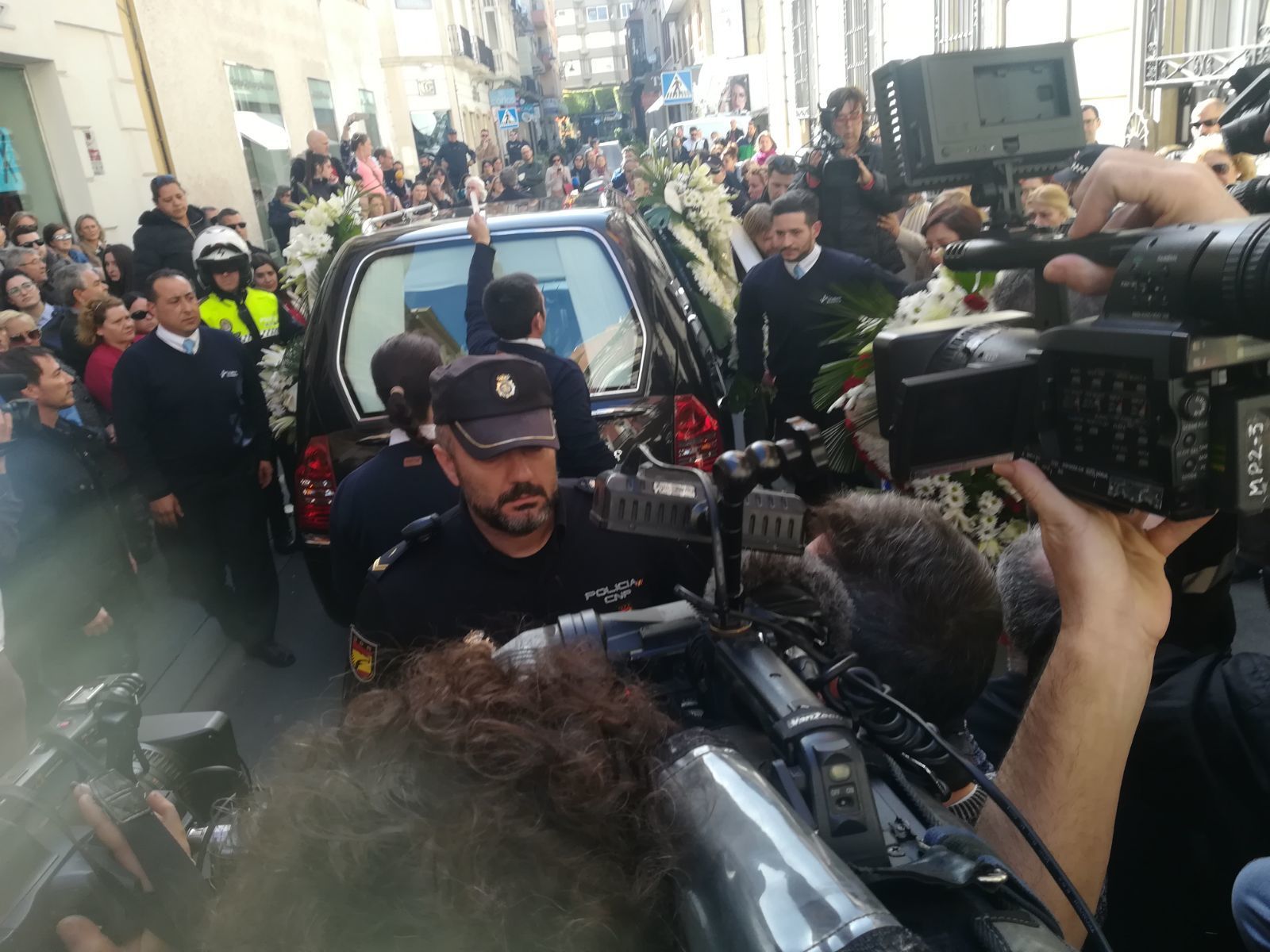 Las imágenes de la capilla ardiente de Gabriel Cruz.