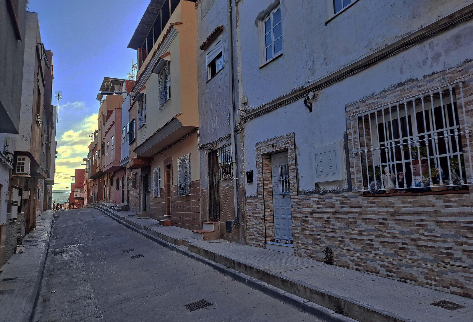 Fotos de La Bajadilla, en Algeciras, tras los incidentes del fin de semana