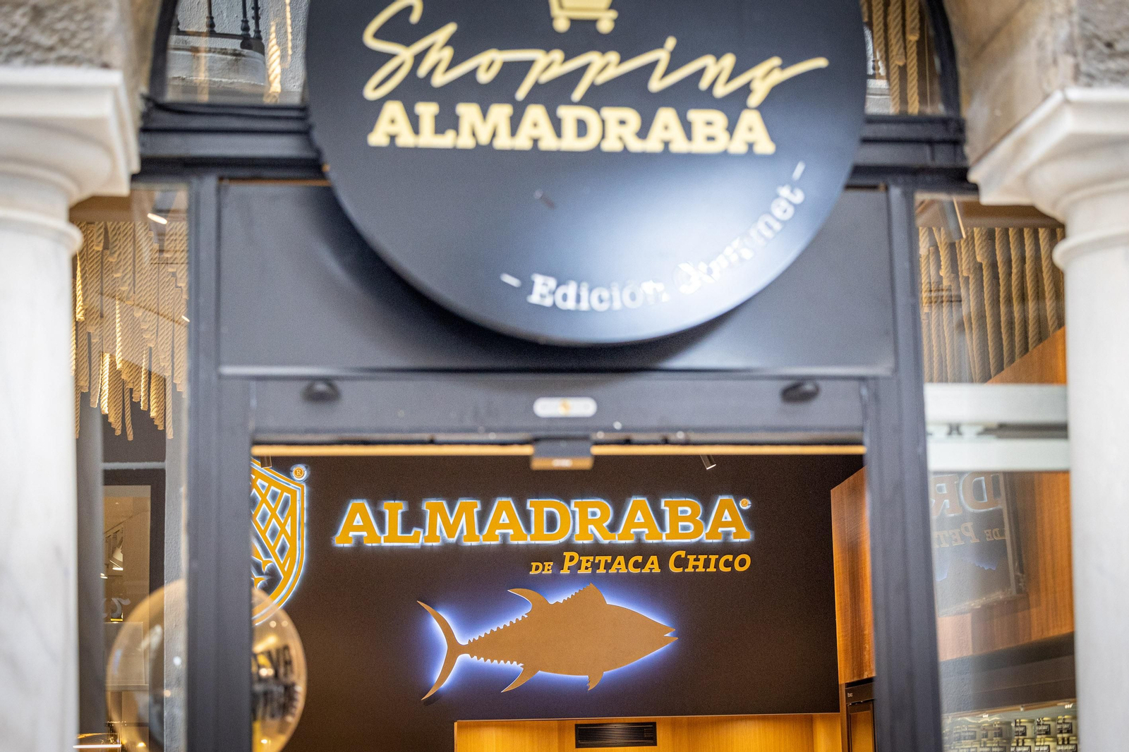 Imágenes de ‘Shopping Almadraba’ la nueva tienda de Petaca Chico en Cádiz