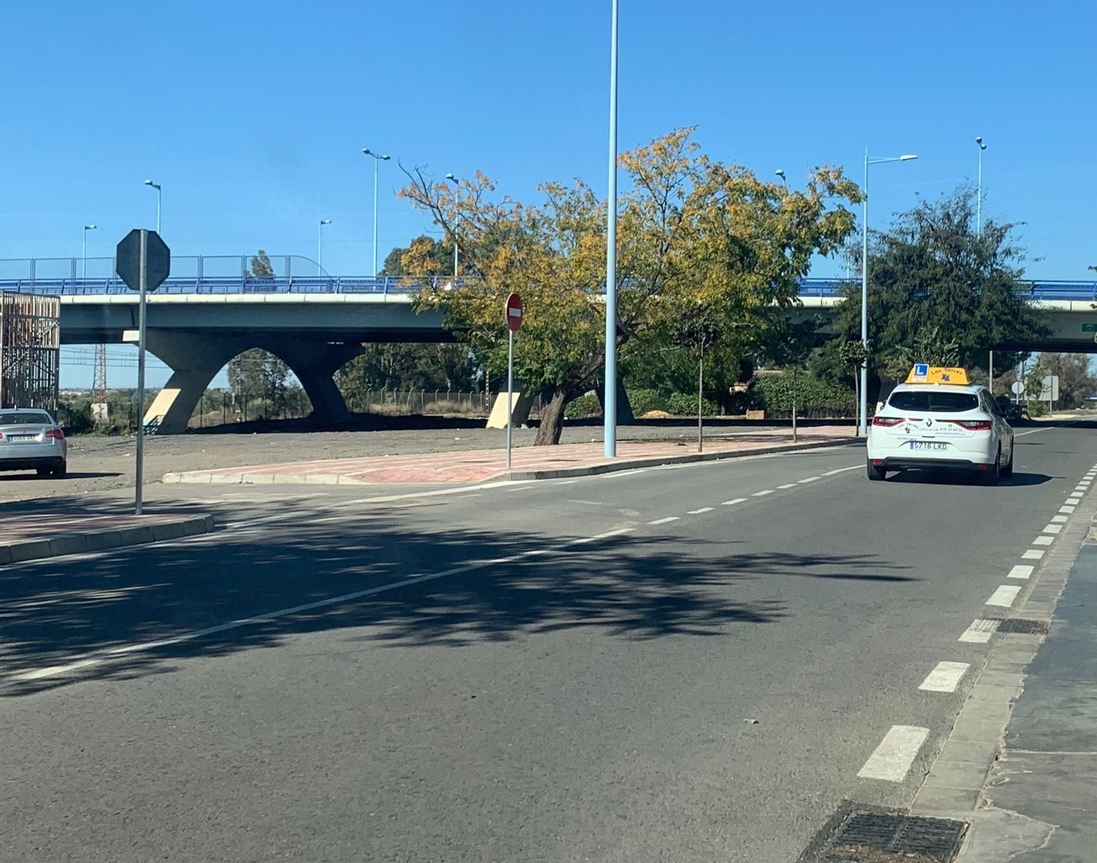El lugar donde fue hallado Rafael Linares, con su coche aún estacionado.