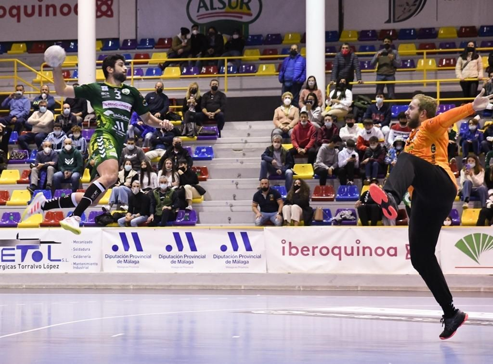 Nacho del Castillo finaliza un contraataque.