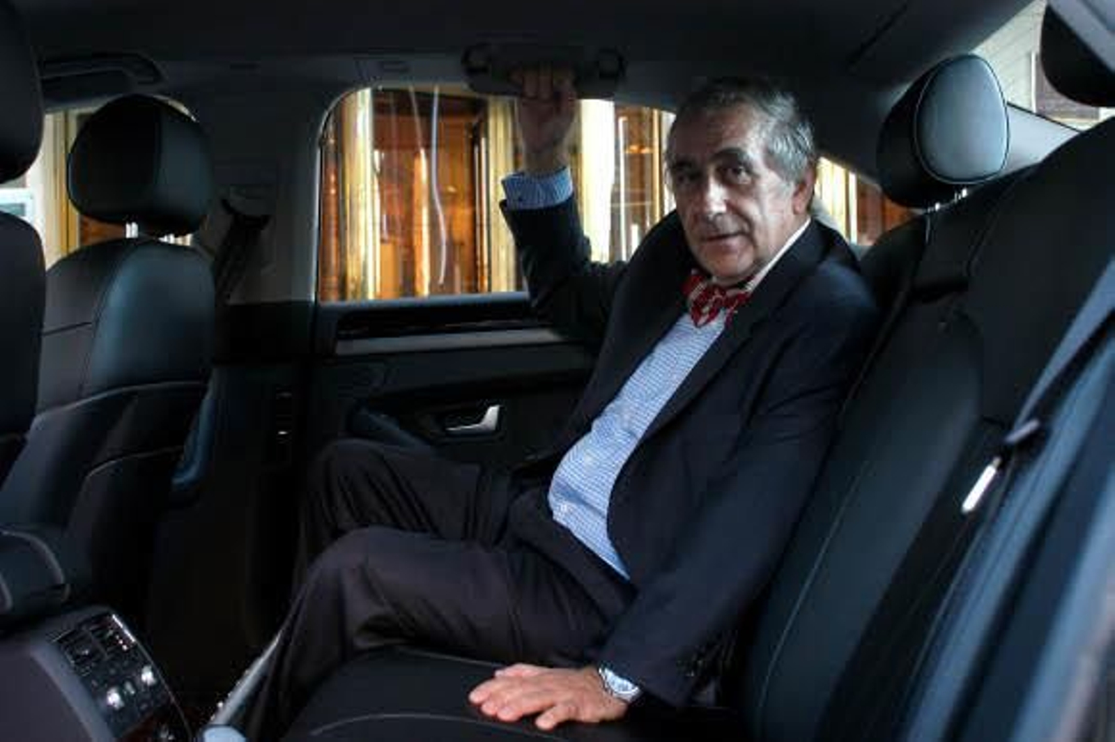 Inocencio Arias responderá a las preguntas de los internautas