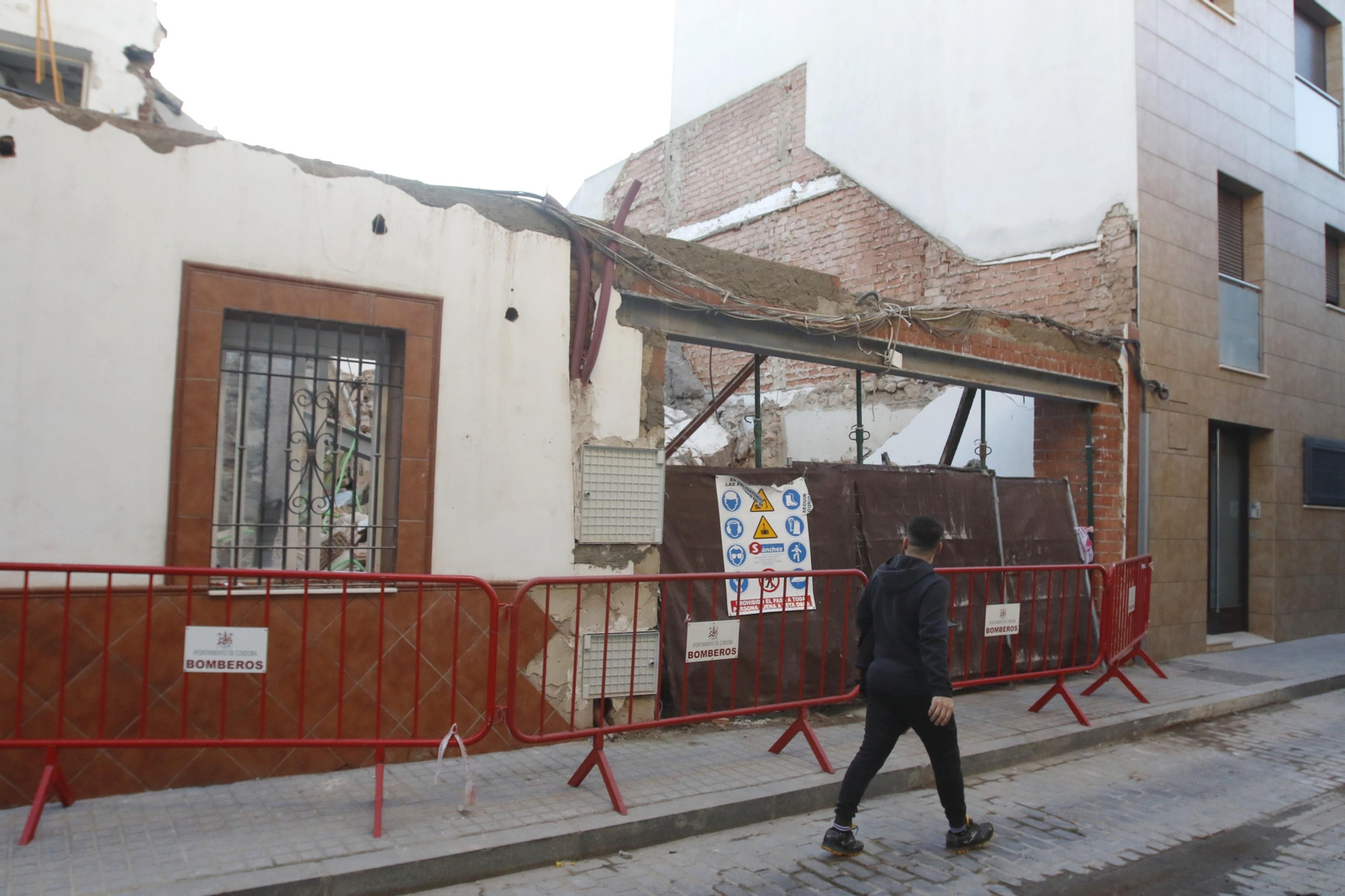 El derrumbe de la casa de la calle San Acisclo en Córdoba, en imágenes