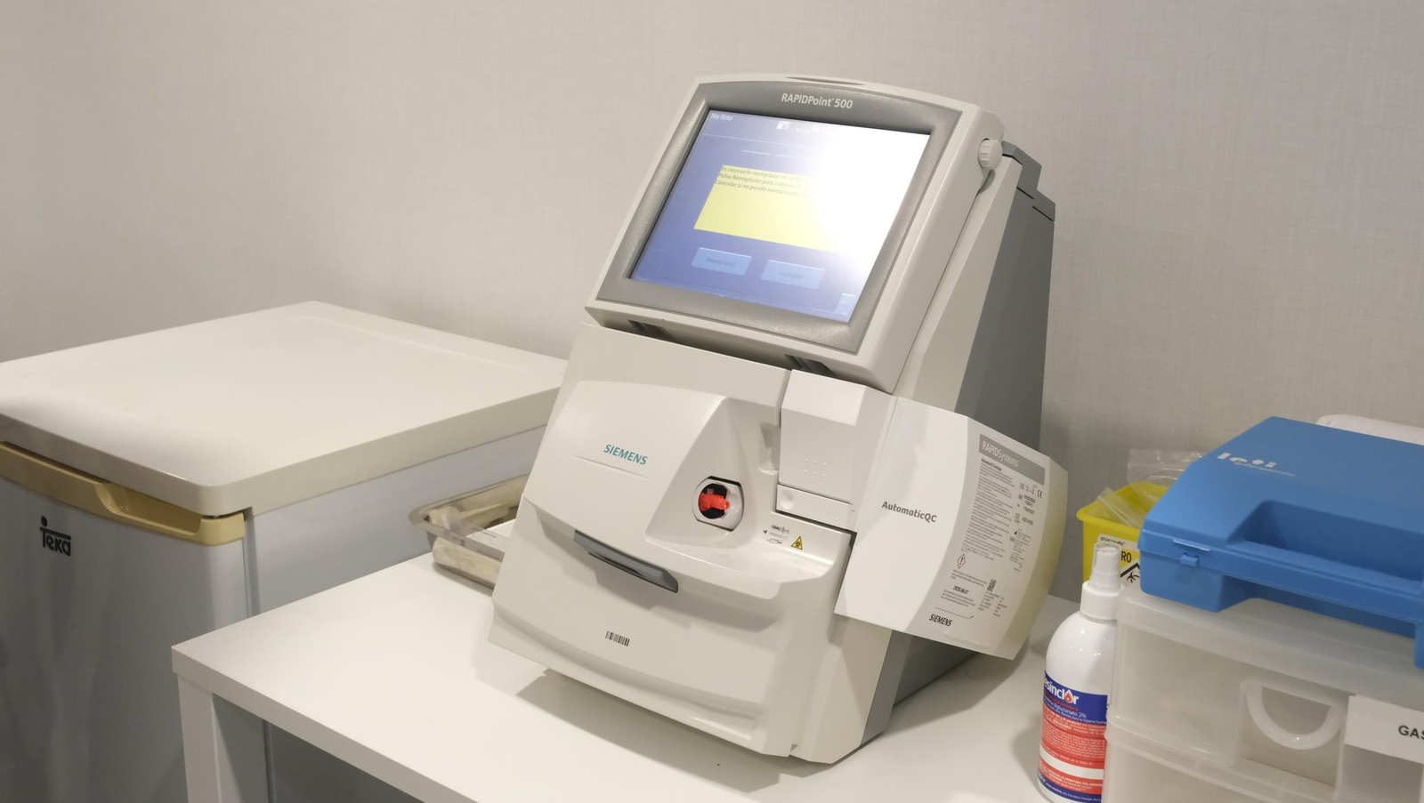 Visita del Consejero de Salud, Antonio Sanz, al nuevo edificio de consultas externas del Hospital Torrecárdenas, en imágenes