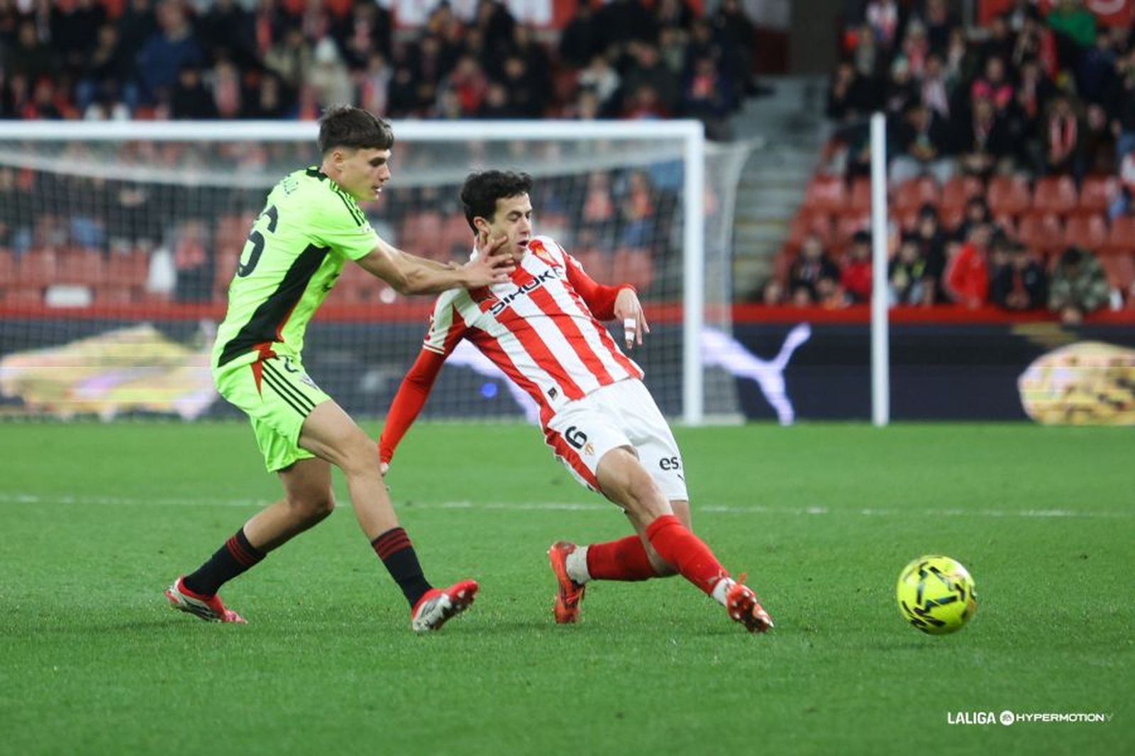 El Sporting golea al colista Mirandés, próximo rival del Málaga CF