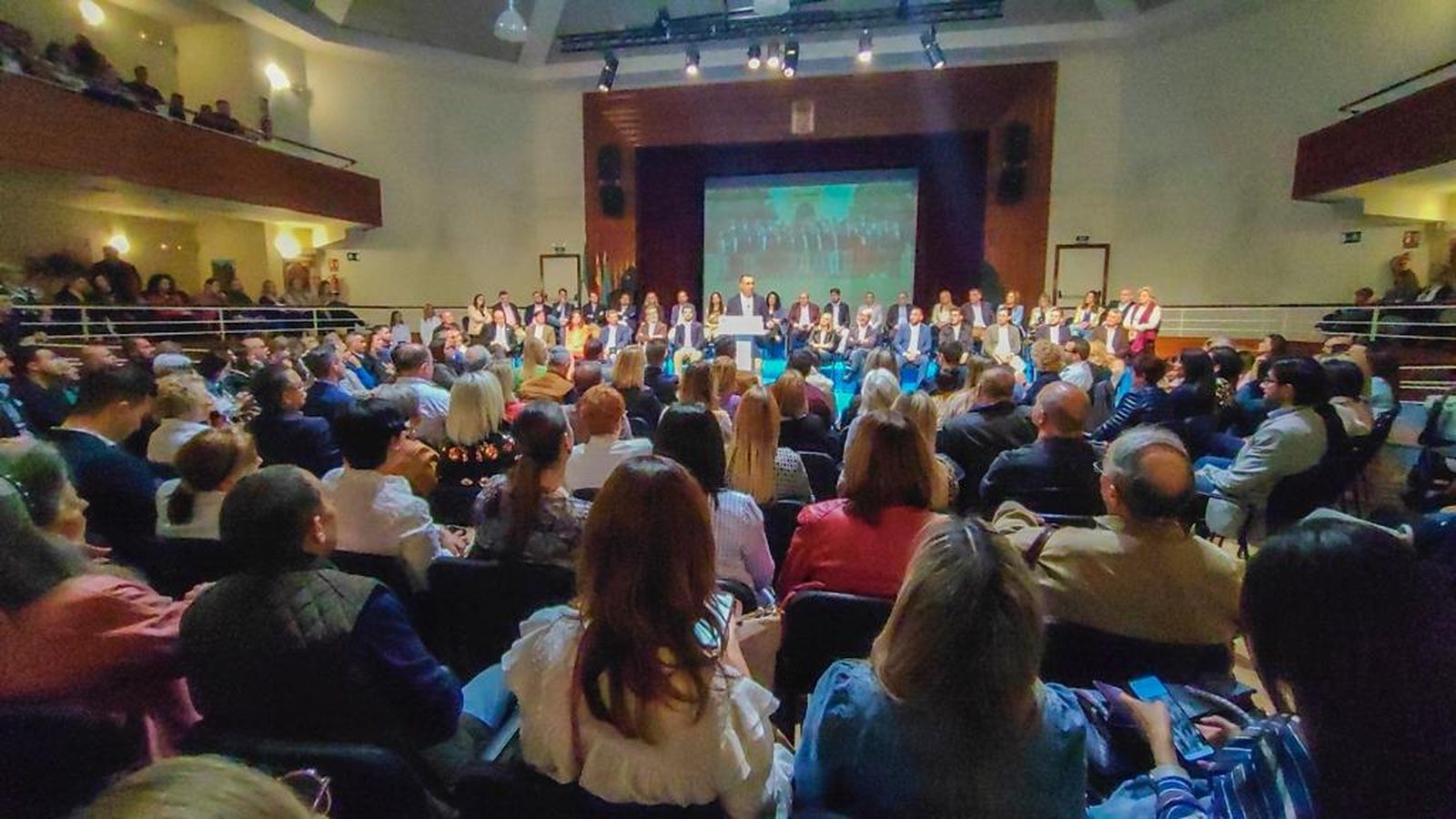 Presentación en el teatro de Alhendín.