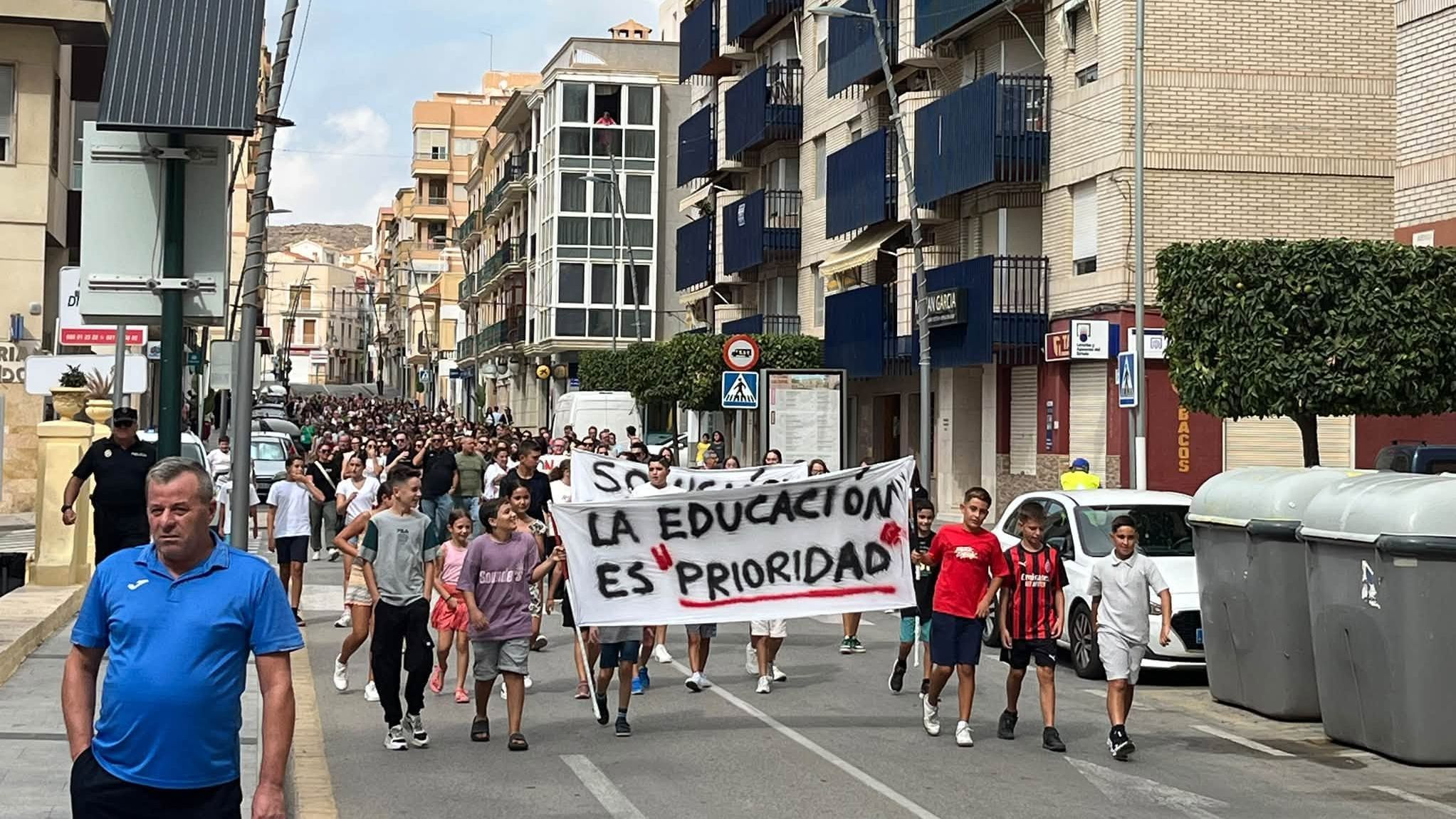 Cuevas sale a la calle para reclamar un nuevo instituto ante el colapso del IES Jaroso