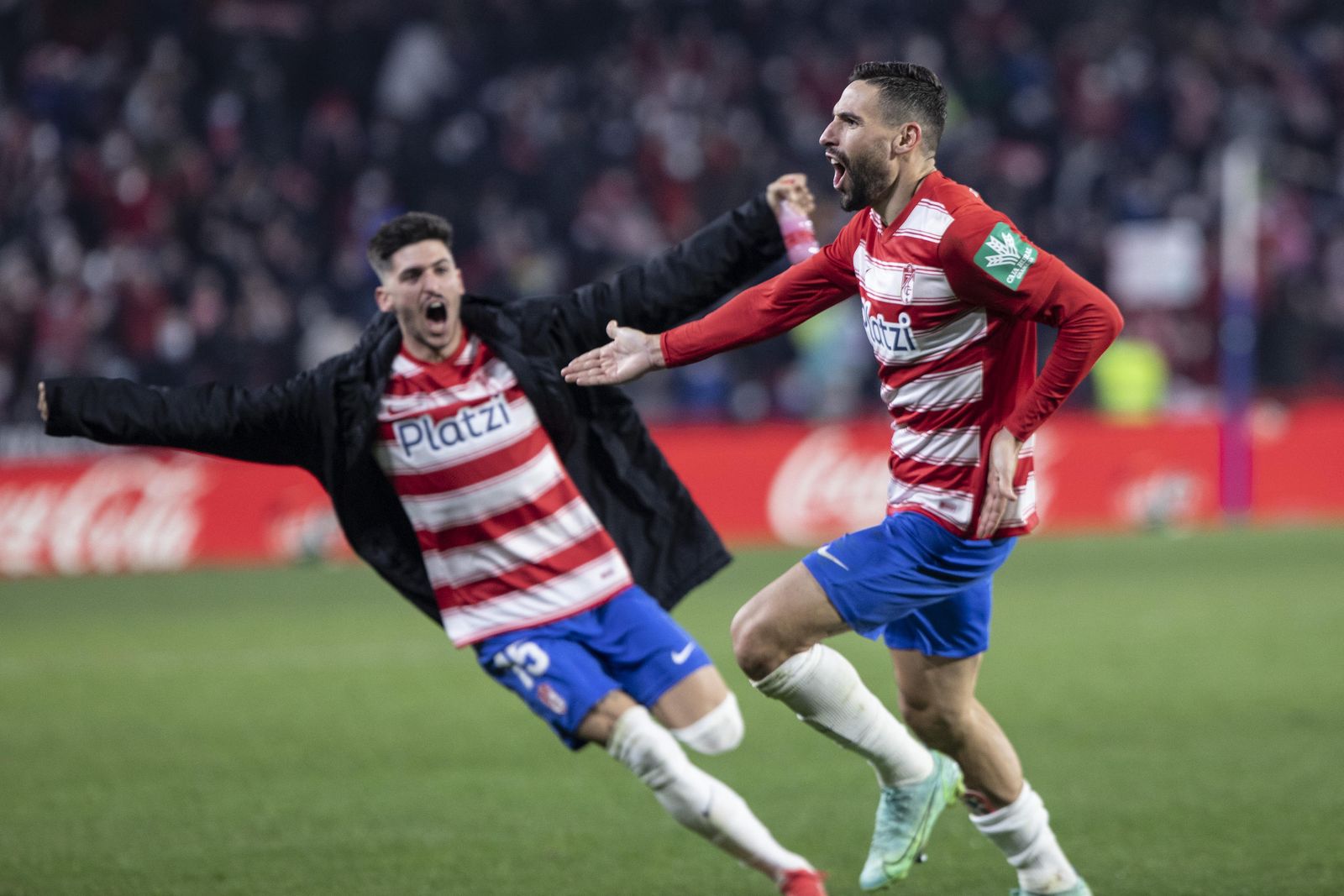 Antonio Puertas celebra el tanto del empate del Granada CF ante el FC Barcelona