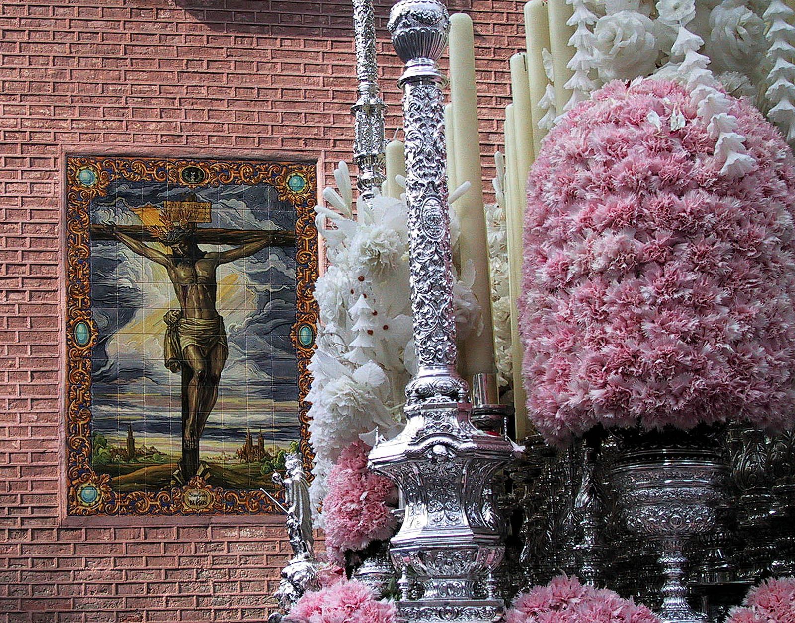 Paso de palio de la Virgen del Rocío por la Plaza Cristo de Burgos en el año 2002