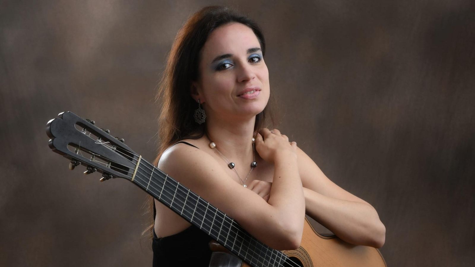 Federica Artuso es  una guitarrista especializada en instrumentos históricos.
