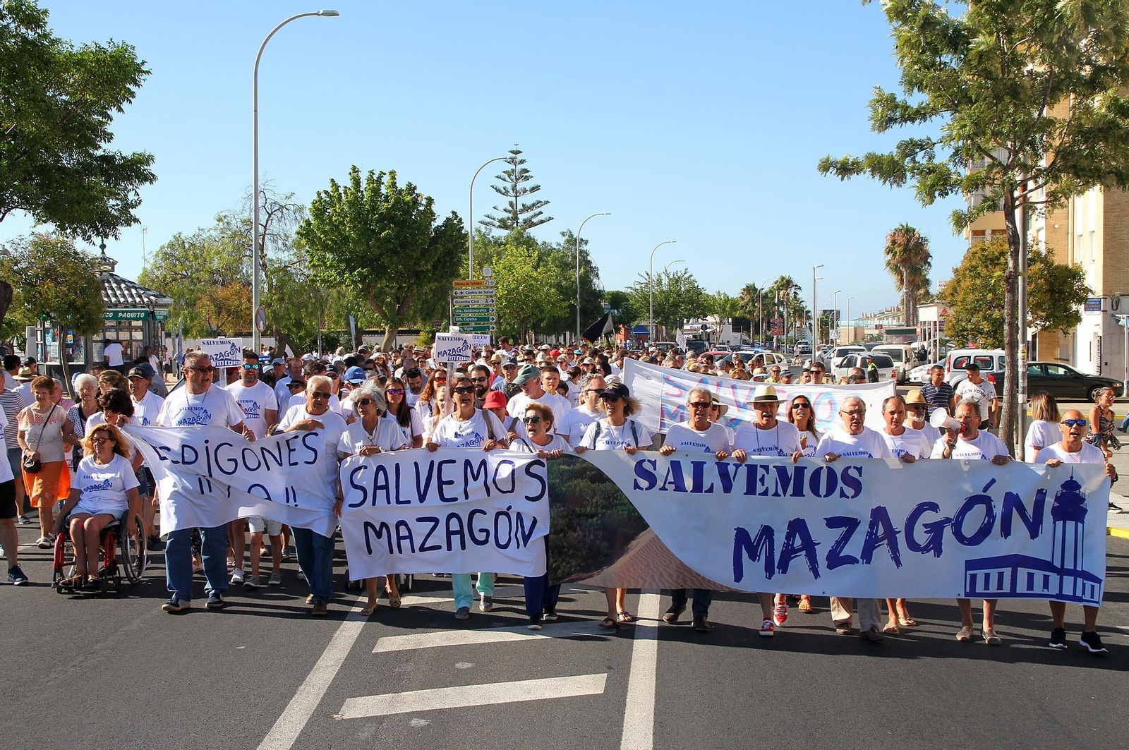 La manifestación "Salvemos Mazagón" en imágenes