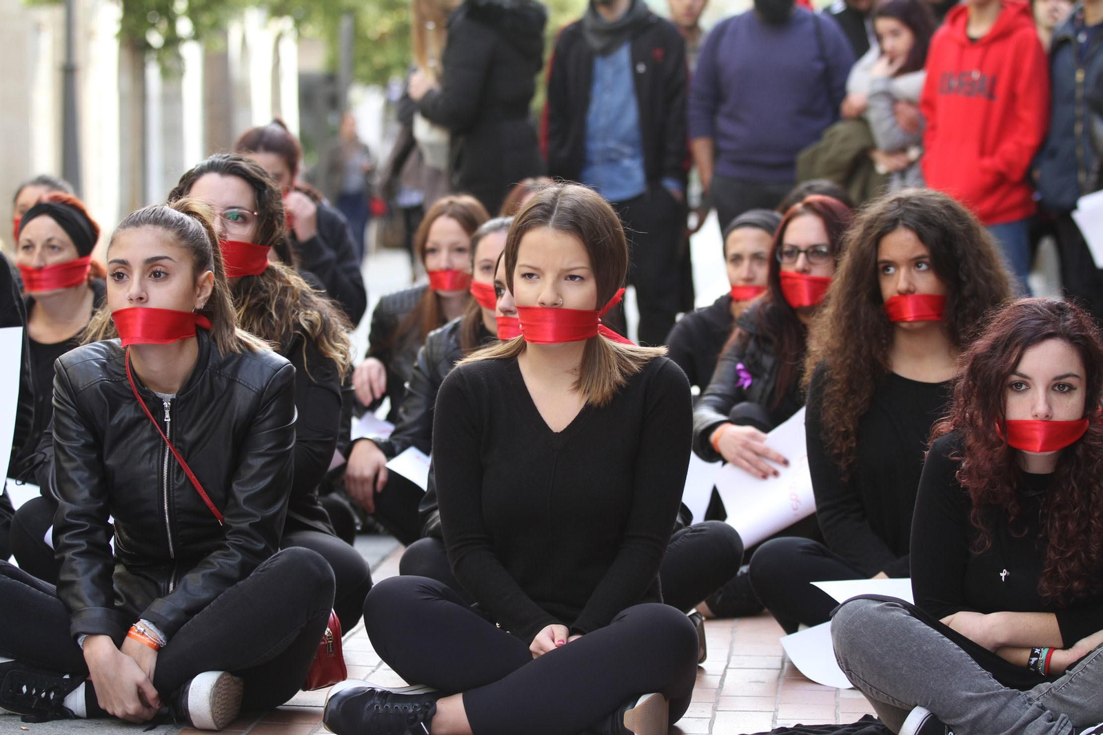 Lectura de manifiesto de violencia contra la mujer