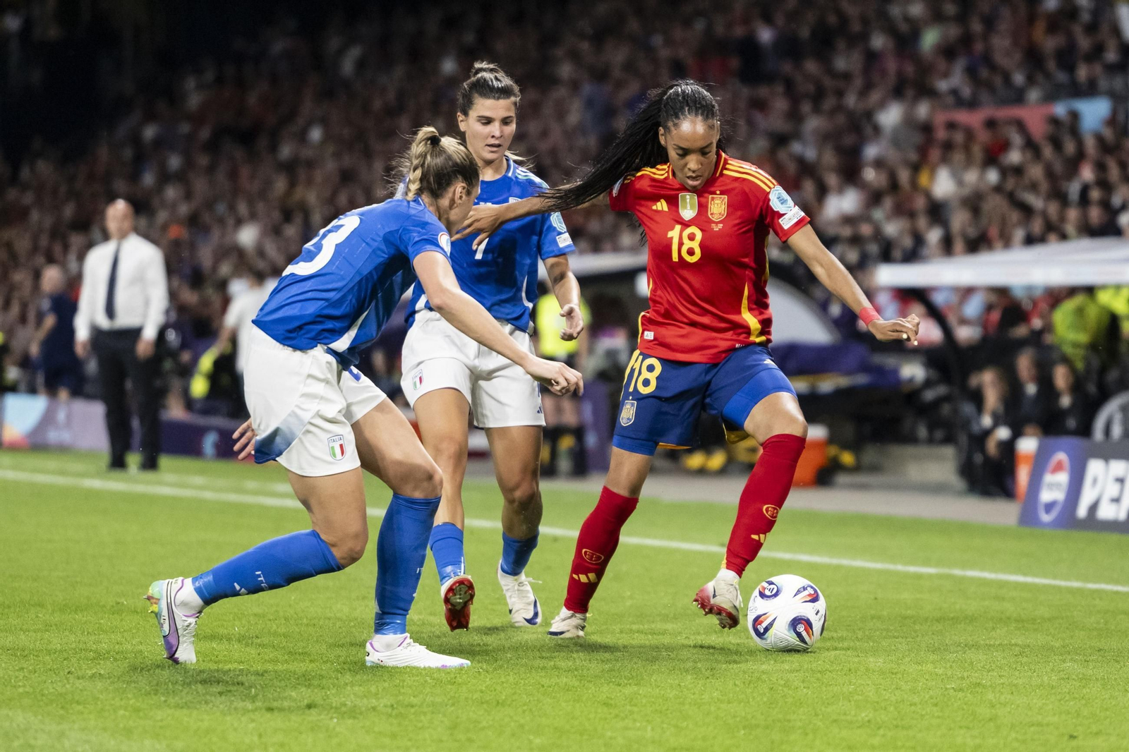 Las fotos del Italia - España de la Eurocopa femenina