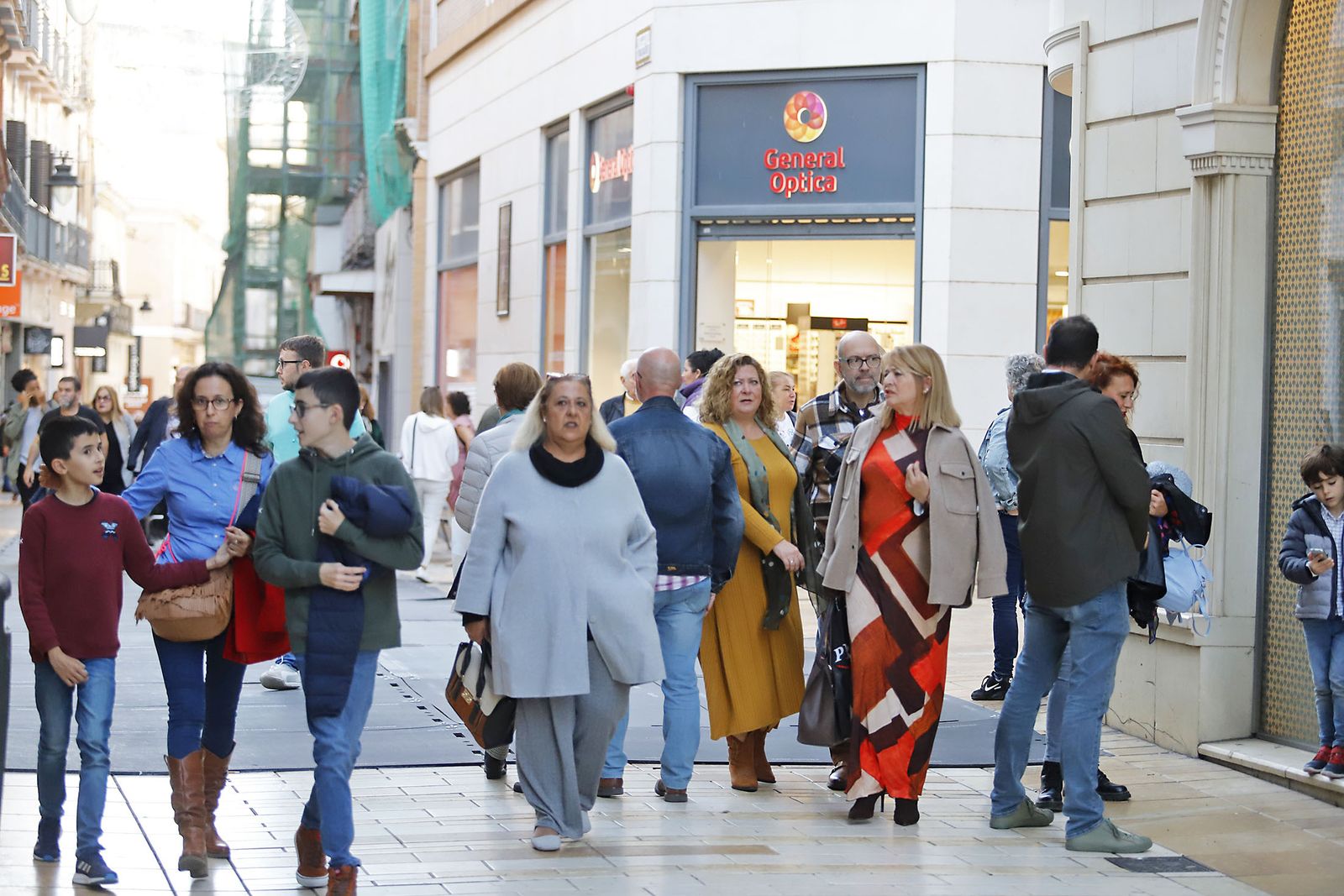 Ambiente en las calles del centro de Huelva con el Black Friday