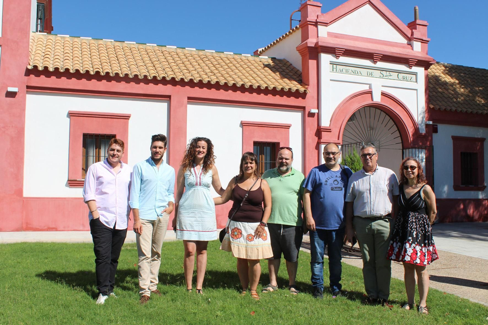 Presentación del programa por parte de las autoridades y los artistas.