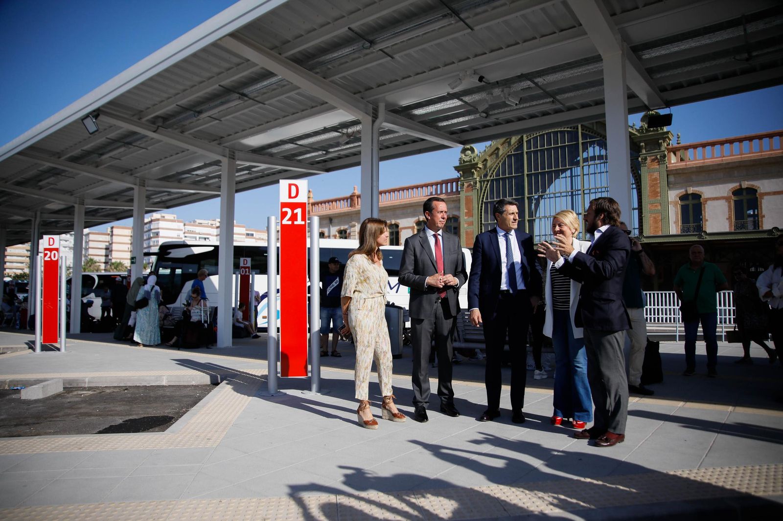 El delegado del Gobierno, Pedro Fernández, visita la estación histórica de Renfe en Almería, en imágenes