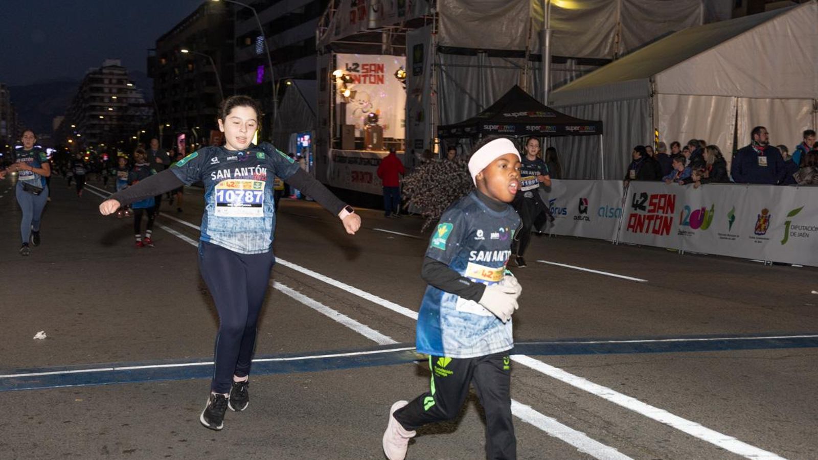 En imágenes: más de 1700 participantes en la Carrera Infantil de San Antón