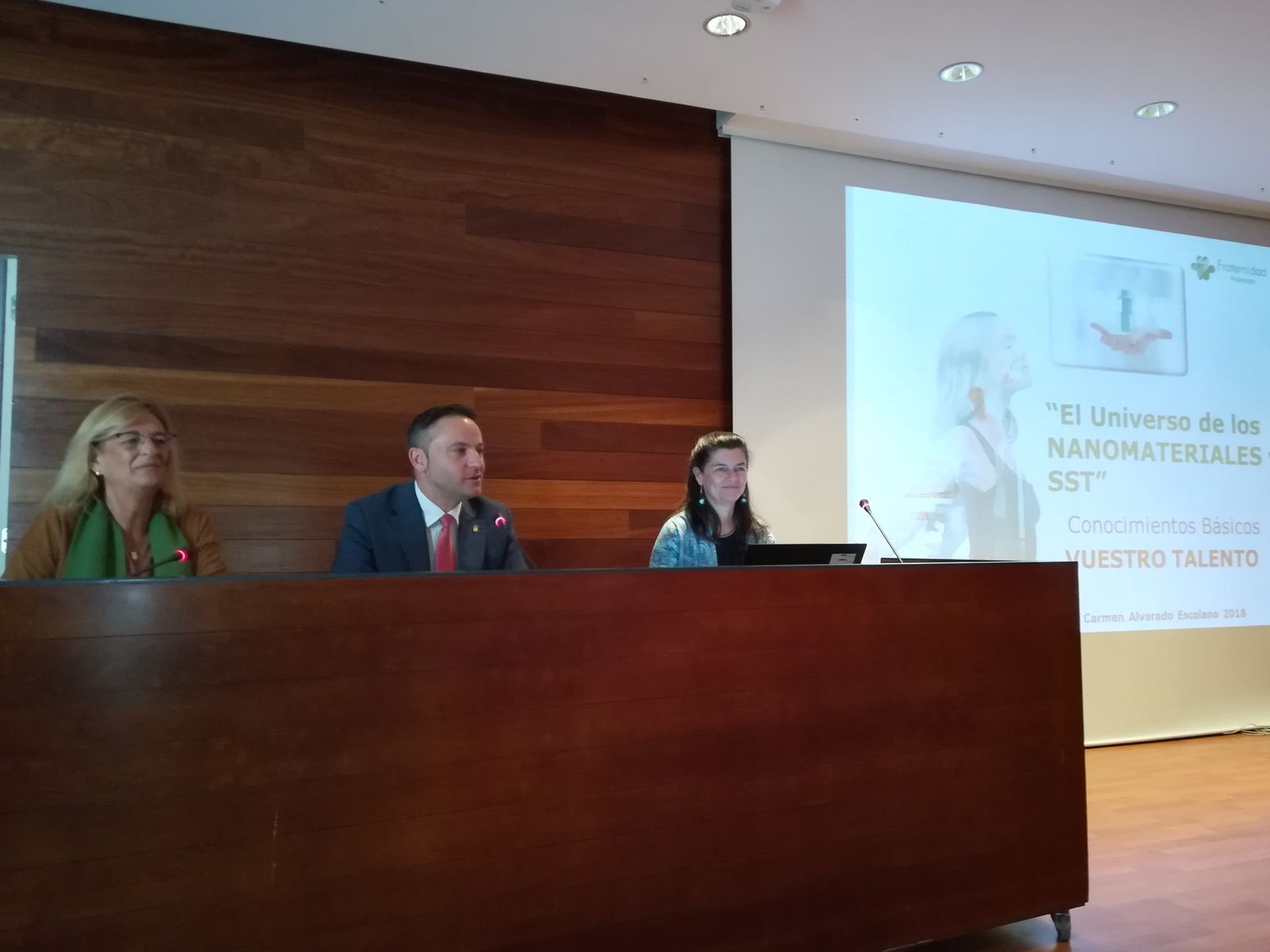 El delegado territorial de Economía, Innovación, Ciencia y Empleo, Miguel Ángel Tortosa López, ha inaugurado hoy la jornada ‘El universo nano: nanologías desde la prevención’.