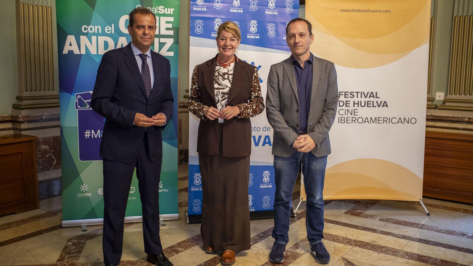 Firma del convenio entre Huelva Información y RTVA