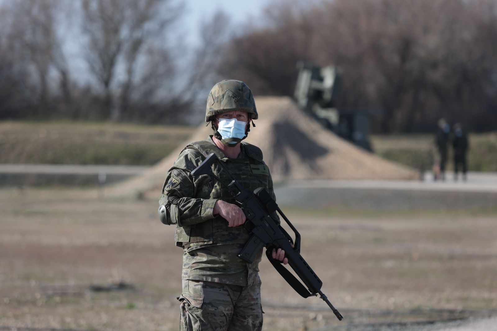 La visita de Margarita Robles a la Base del Copero en imágenes