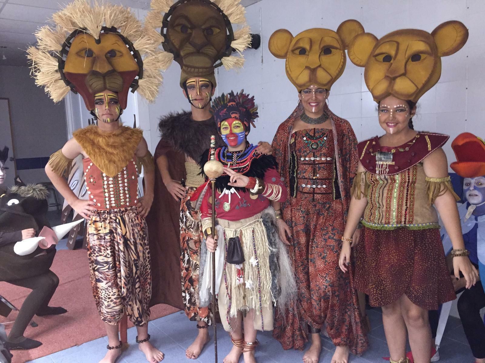 Algunos de los participantes en el musical de El Rey León.