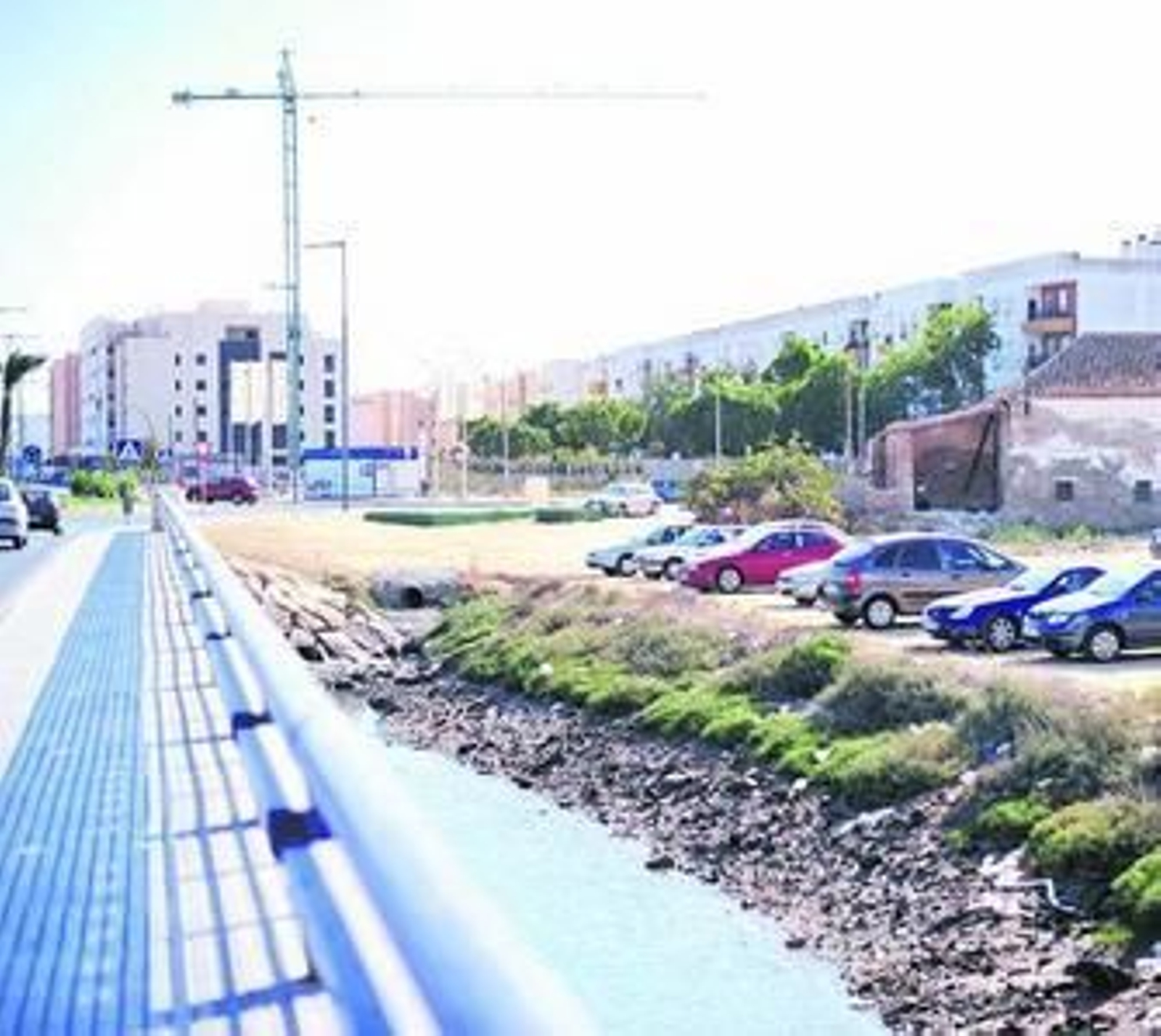 Zona del Zaporito, con el caño y el edificio del molino de mareas.