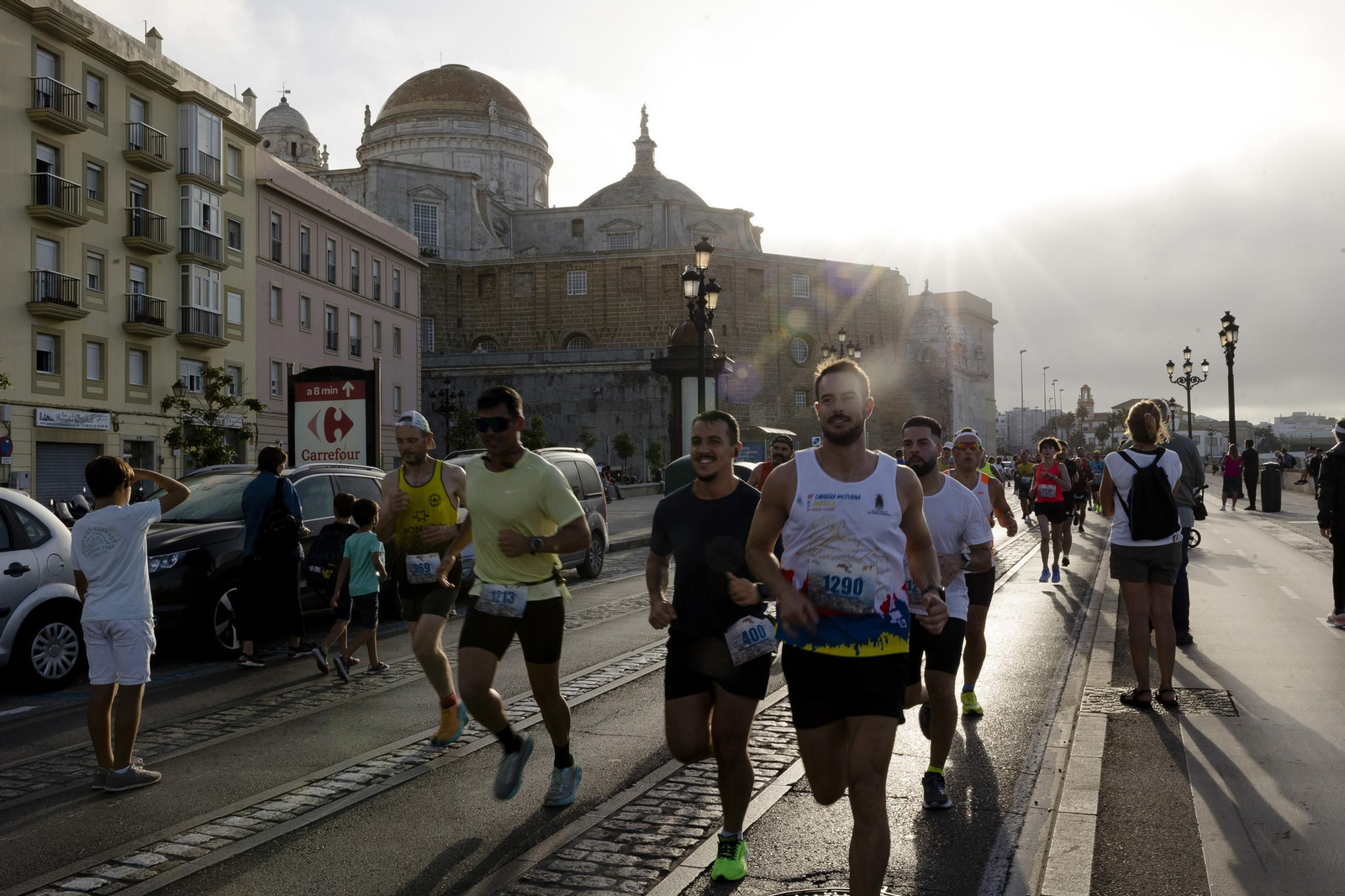 Búscate en las imágenes de la I media maratón Ciudad de Cádiz