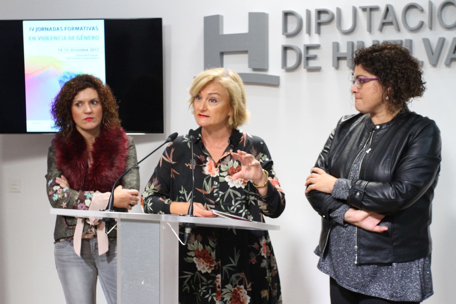 La vicepresidenta de la Diputación, María Eugenia Limón, la fiscal de Violencia, Adela García, y la coordinadora del IAM, Eva Salazar, ayer.