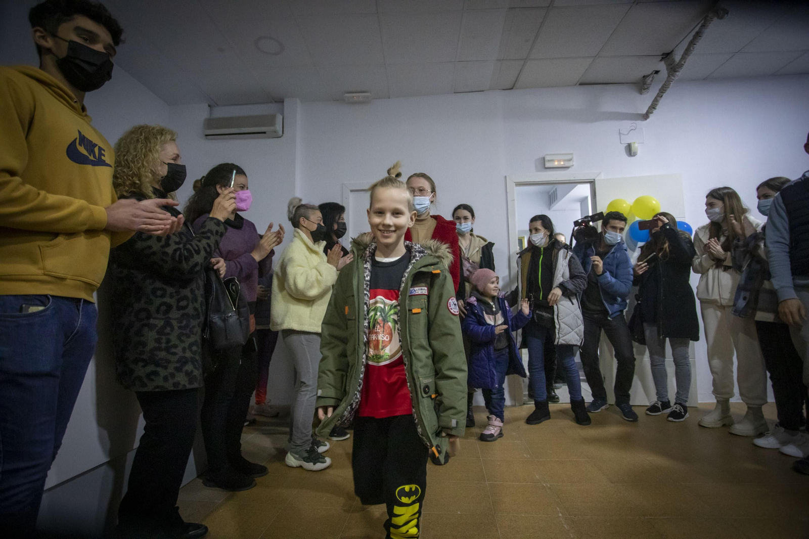 Imágenes del recibimiento en Chiclana a un grupo de refugiados ucranianos