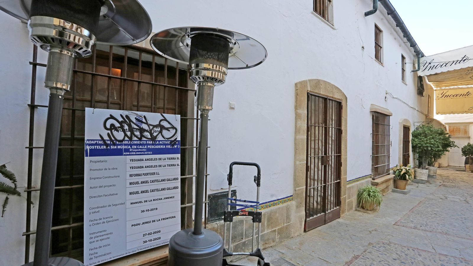Local en reforma frente a 'Mulay', en la Pescadería Vieja, para bar de copas.