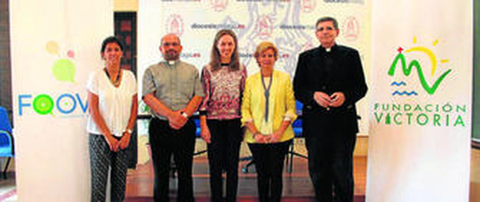 Representantes de la Fundación Victoria y la escuela de idiomas Foovy, durante la presentación de la iniciativa.