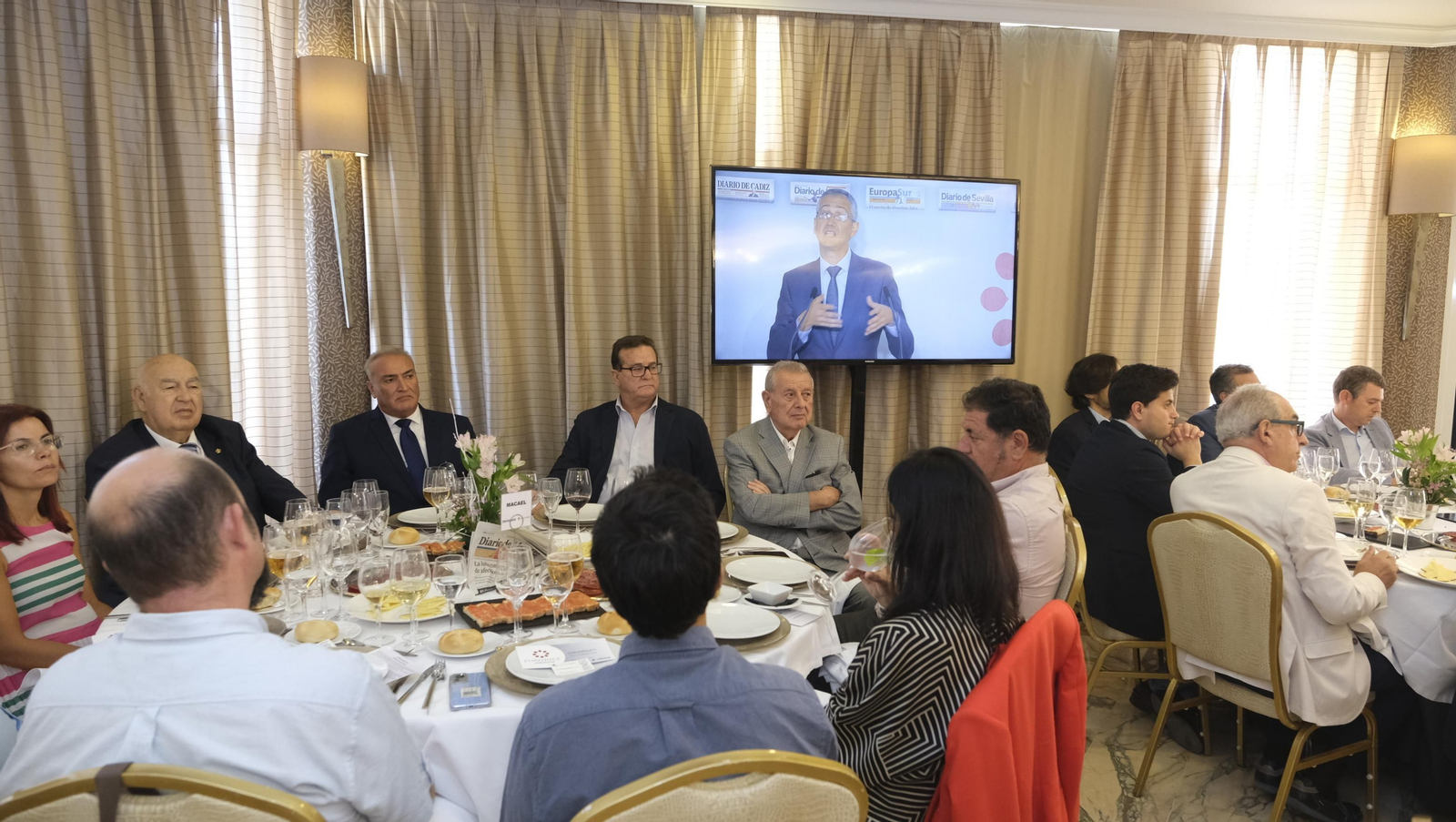 Imágenes del Foro Joly en Almería, con el Gobernador del Banco de España, Pablo Hernández de Cos